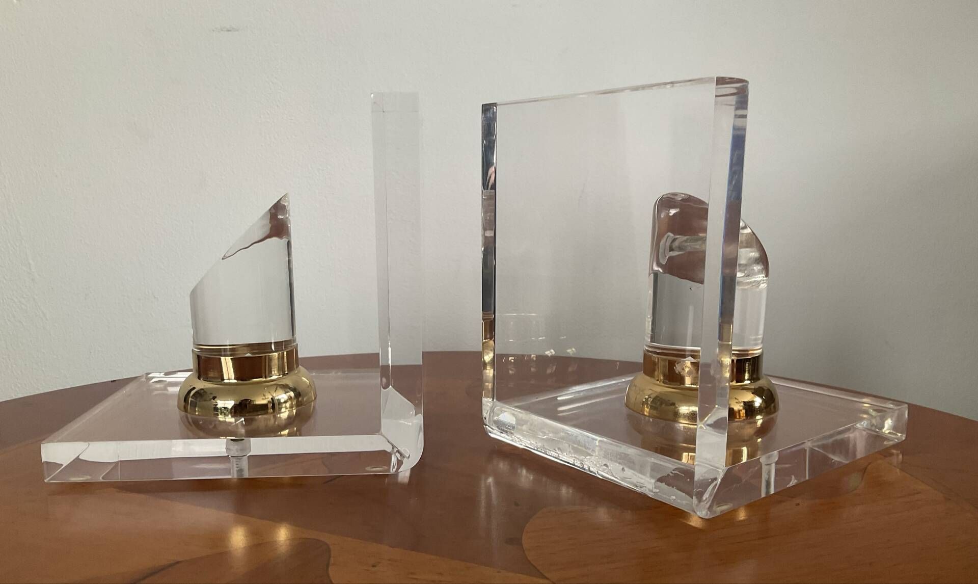 Vintage pair of bookends in lucite and brass from the 1970s.