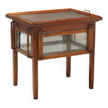 Antique display table in mahogany, glass and bronze, Italy, 19th century.