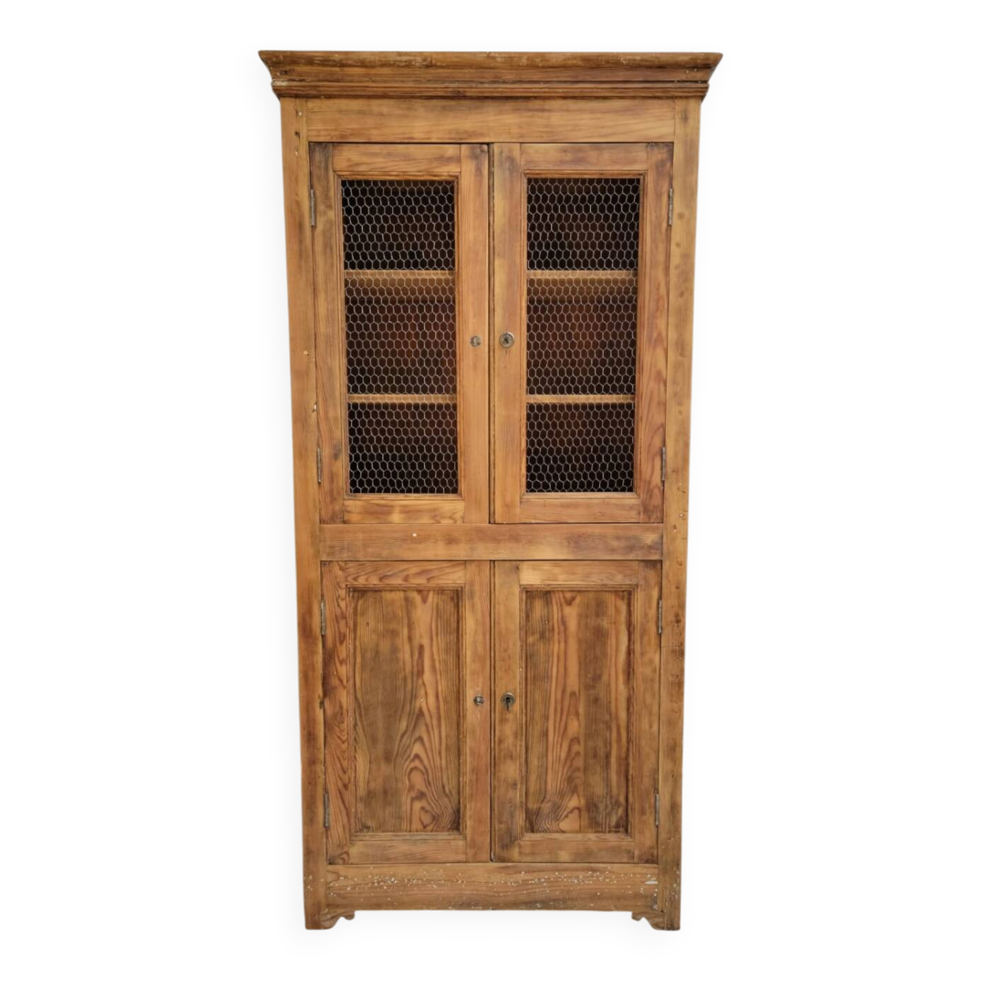 Wooden mesh linen cupboard