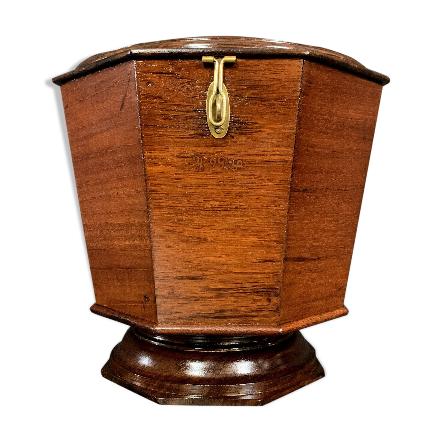 Asia 19th: Rare precious wooden tea box and stamped marquetry