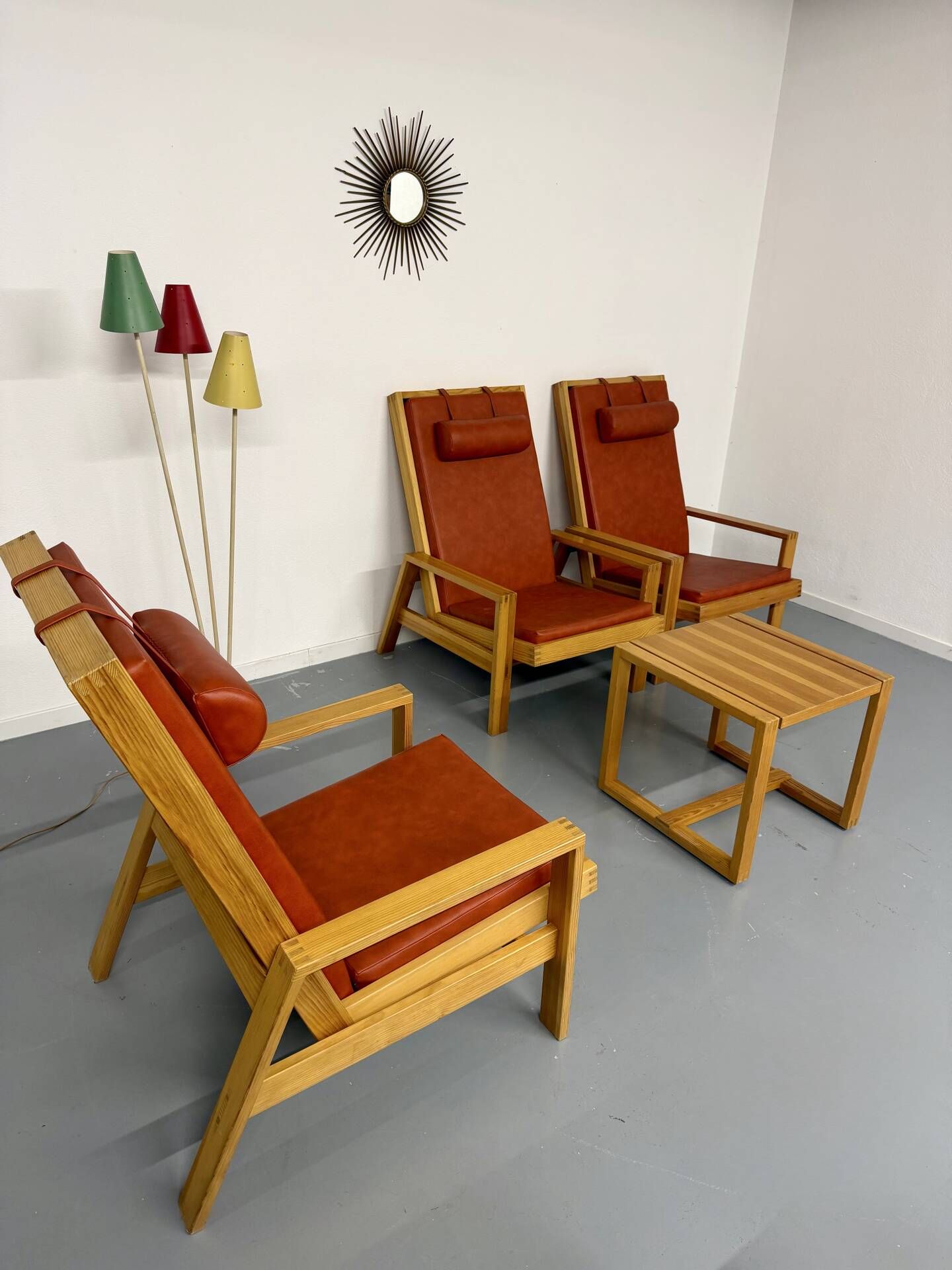 Ensemble salon en pin 3 fauteuils lounge et table design scandinave 70