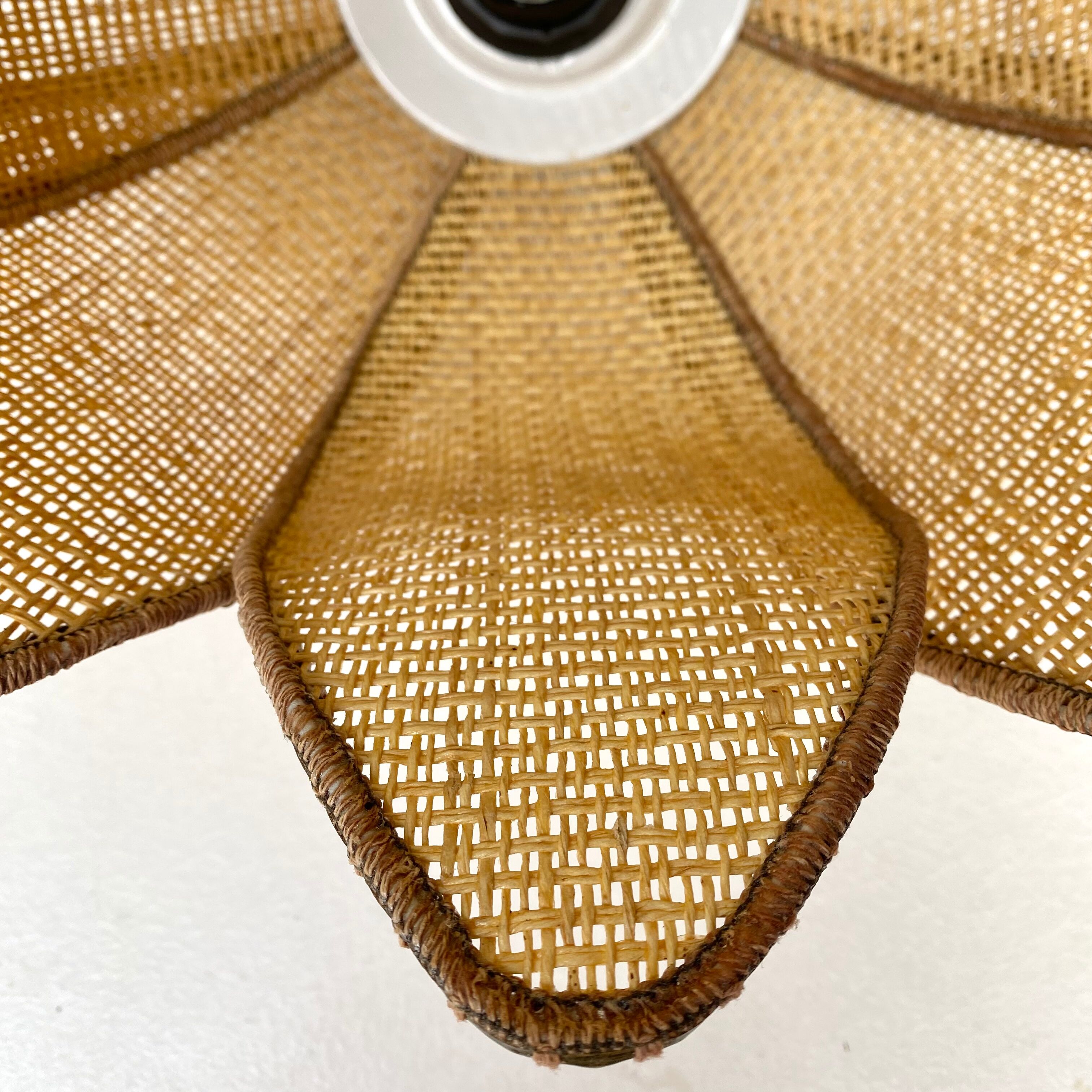 Vintage rattan flower pendant lamp