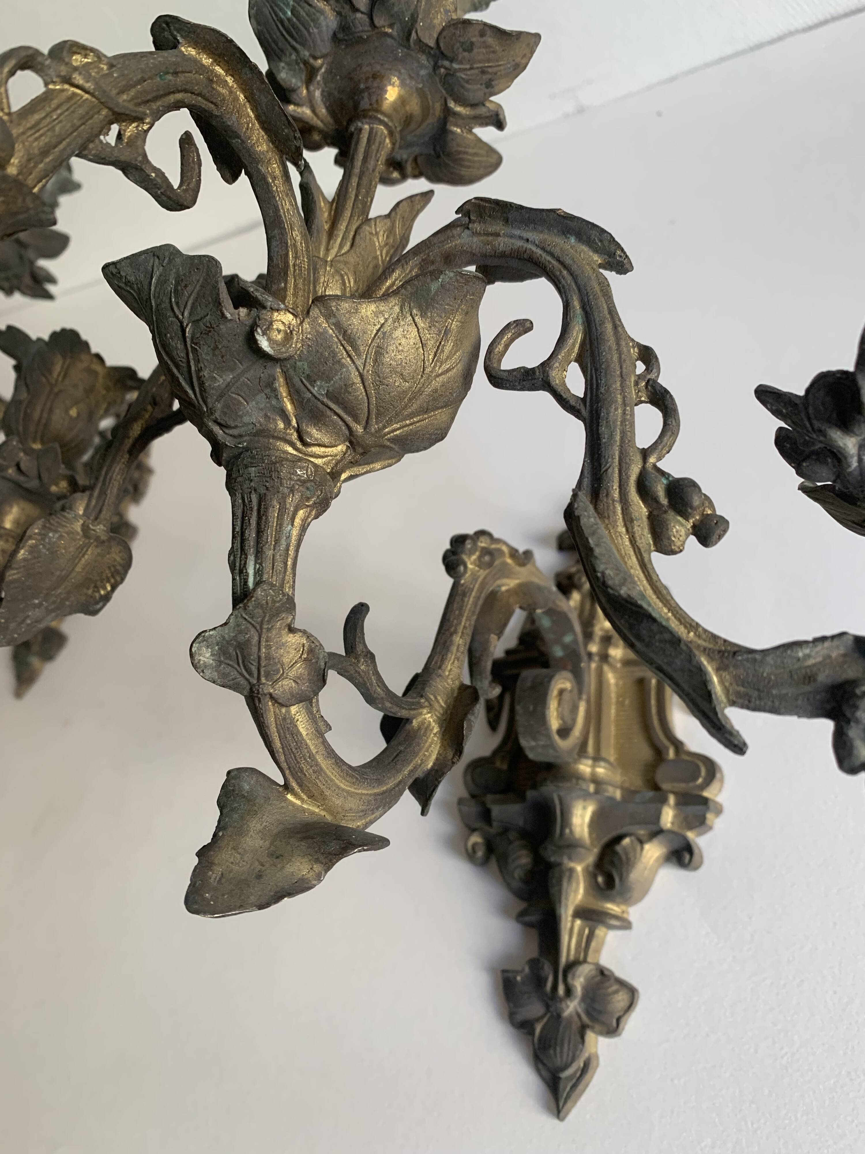 Antique patinated bronze wall sconce – 4 light arms, 19th century