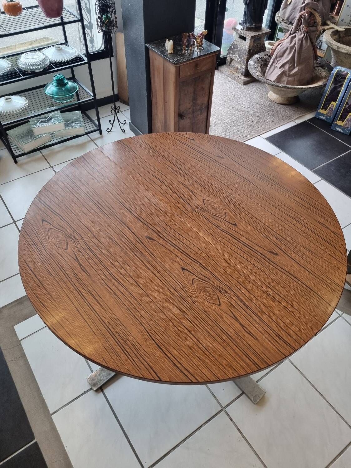 Vintage formica table with chrome leg and extension