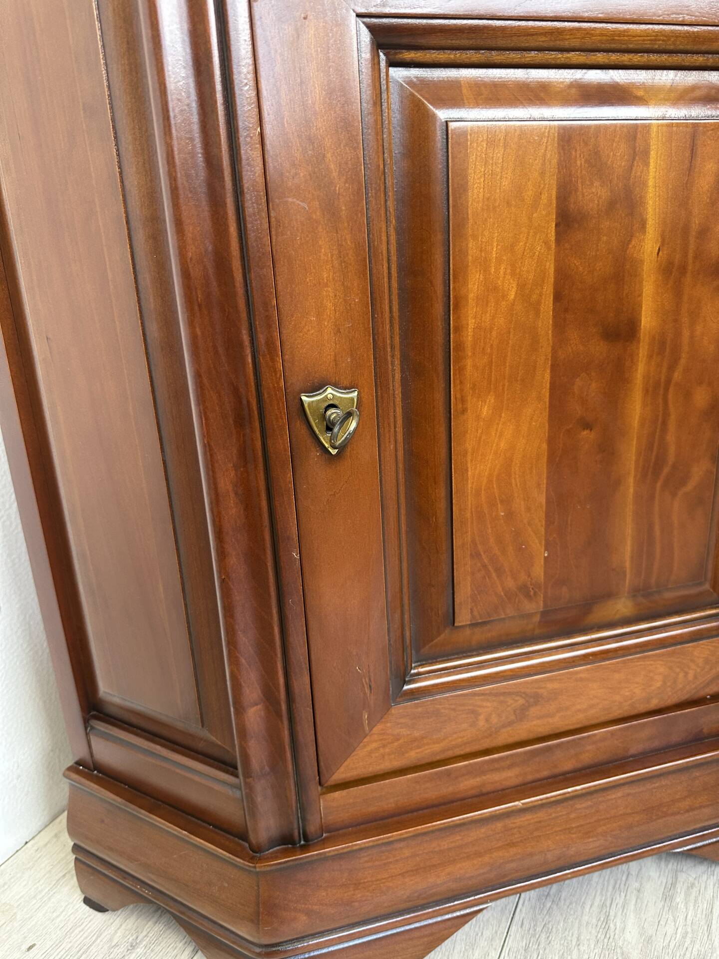 French vintage corner cabinet in solid wood by Ernest Ménard.