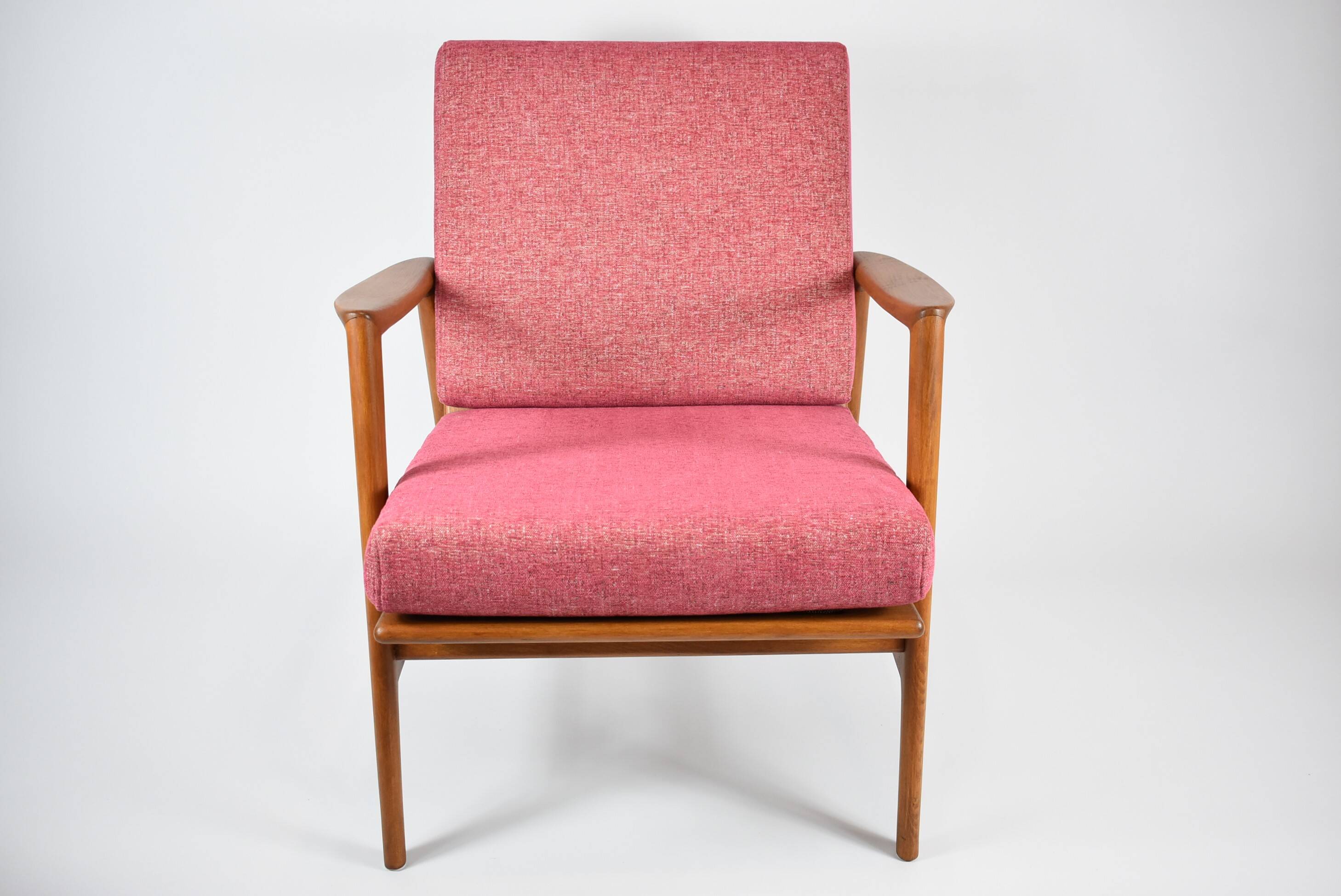 Original scandinavian armchair Stefan, restored, 1960s icon, pink