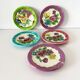 Lot de 5 assiettes en barbotine fleurs Vallauris 1950