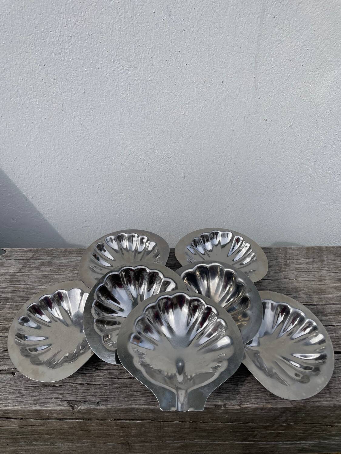 8 stainless steel shell bowls