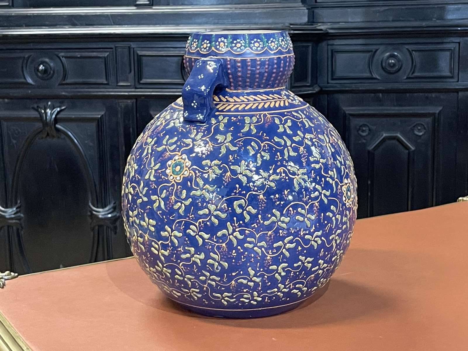 Large round vase in Quimper earthenware from the 1930s.