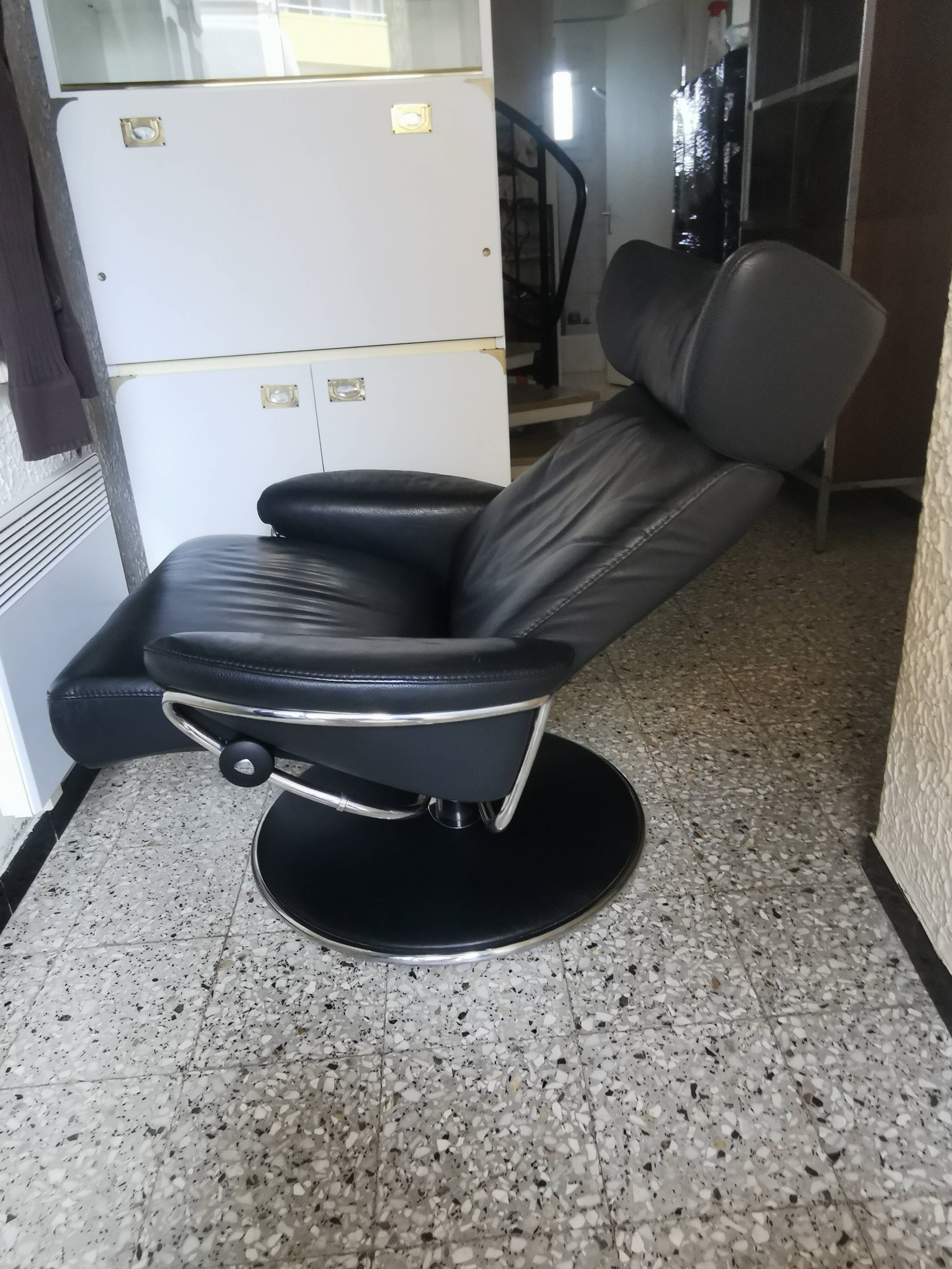 Stressless chair ekorness jazz grained leather and his foot rests