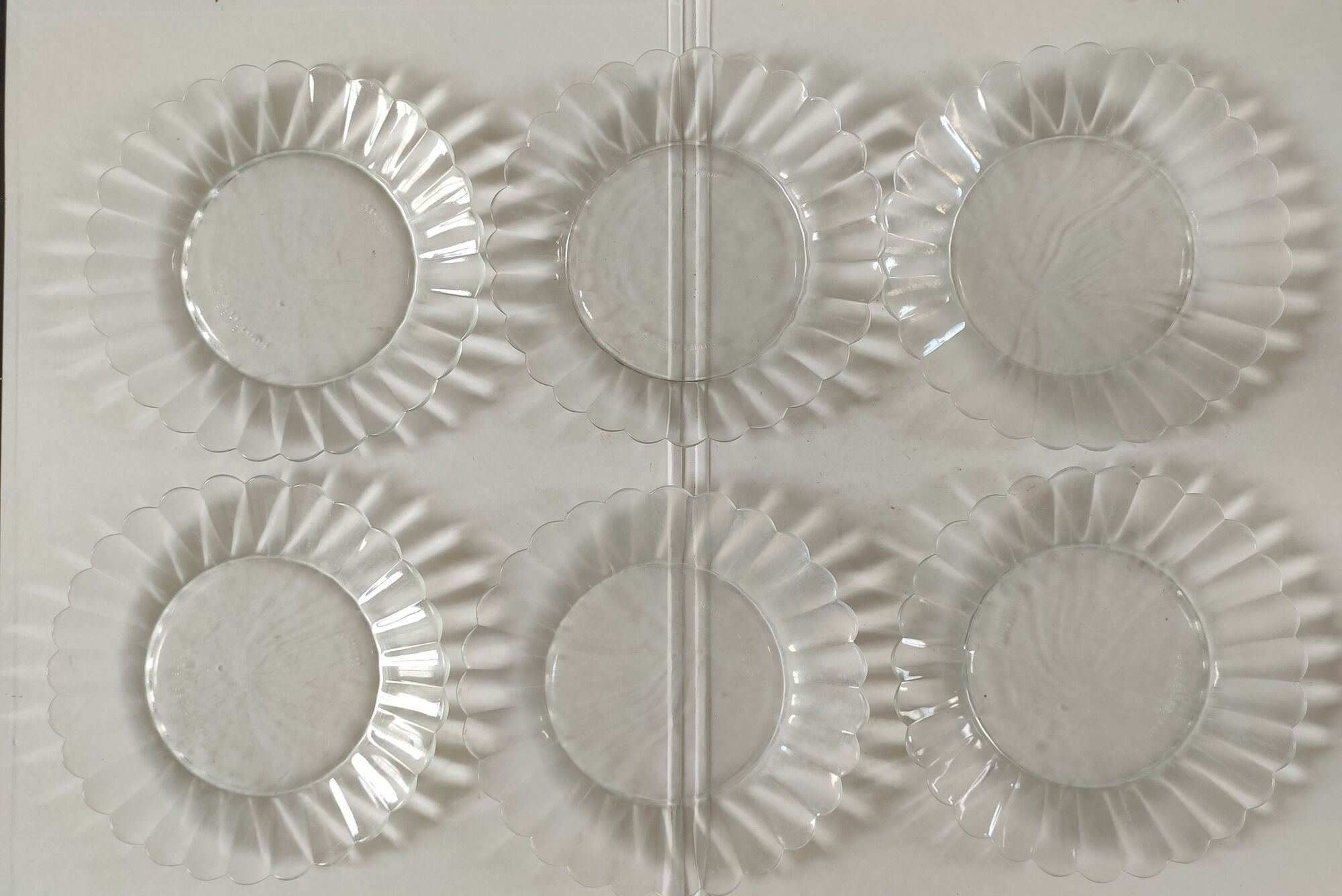 Lesieur daisy glass dessert plates