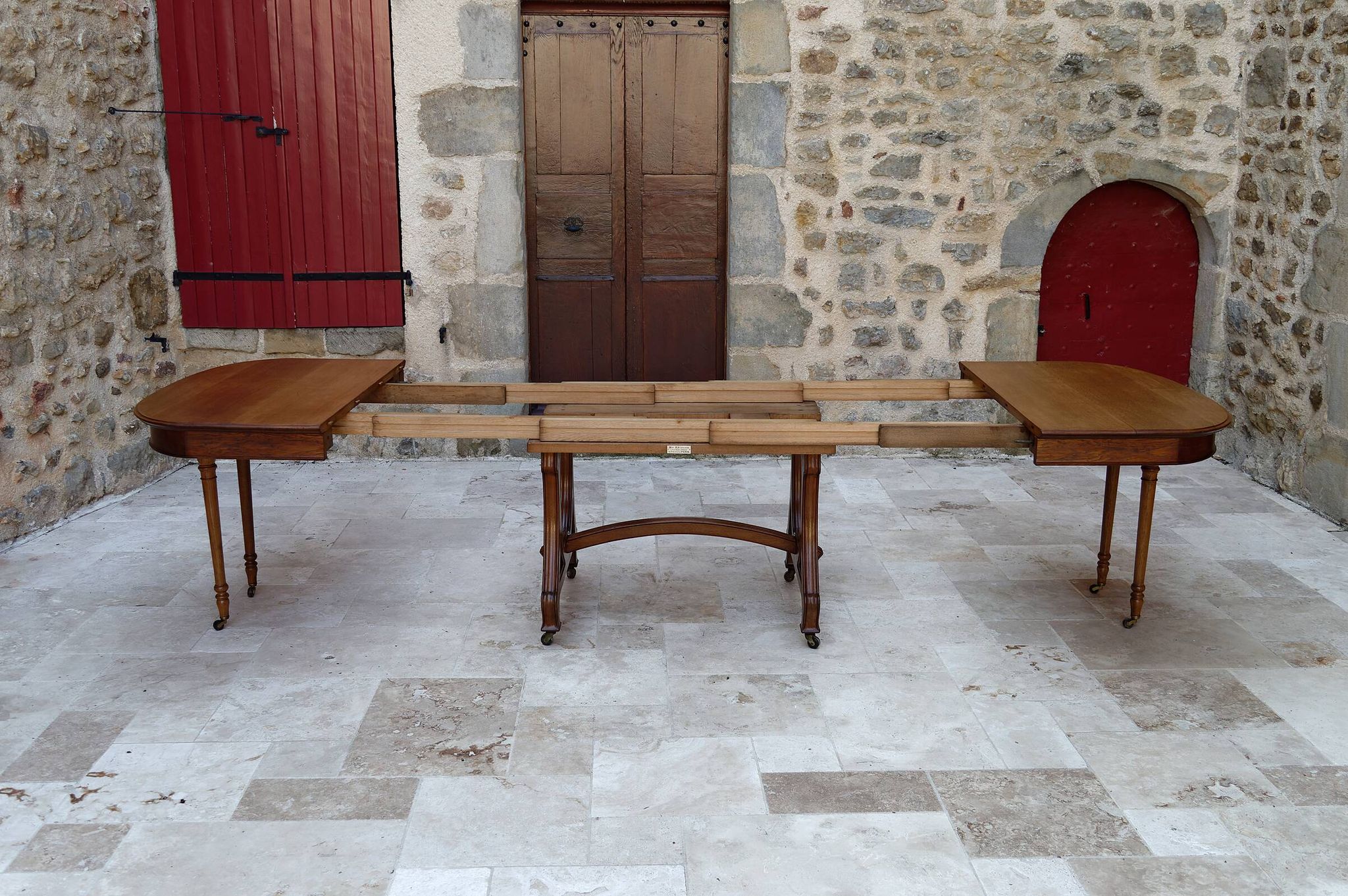 Dining room table by Maison Krieger, Art Nouveau, circa 1900, in solid oak