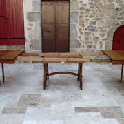 Dining room table by Maison Krieger, Art Nouveau, circa 1900, in solid oak