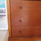Elégante commode  en merisier – 3 tiroirs –Années 80