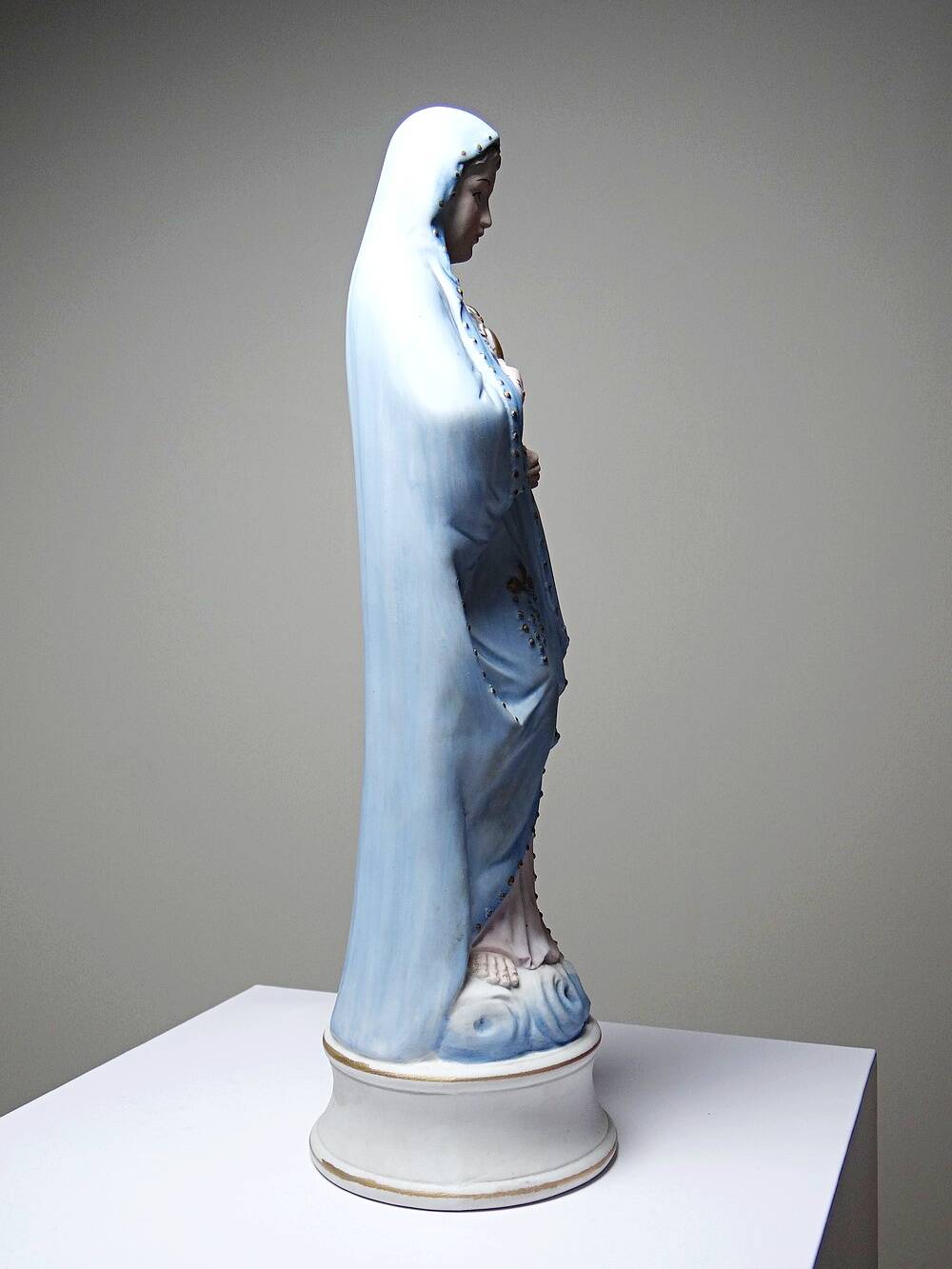Grande Sainte Vierge au Sacré Coeur en biscuit polychrome ancienne