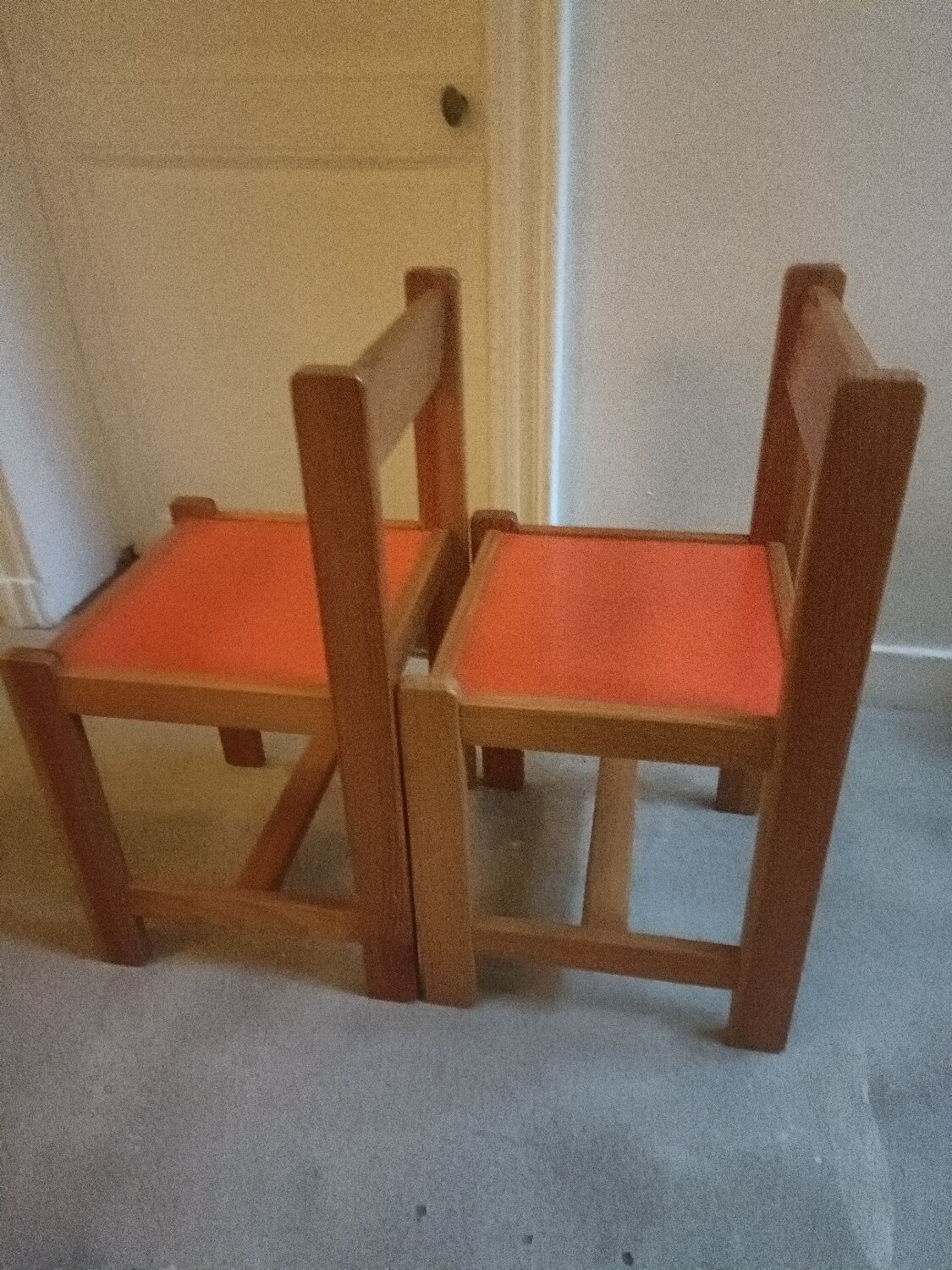 Pair of pop chairs
