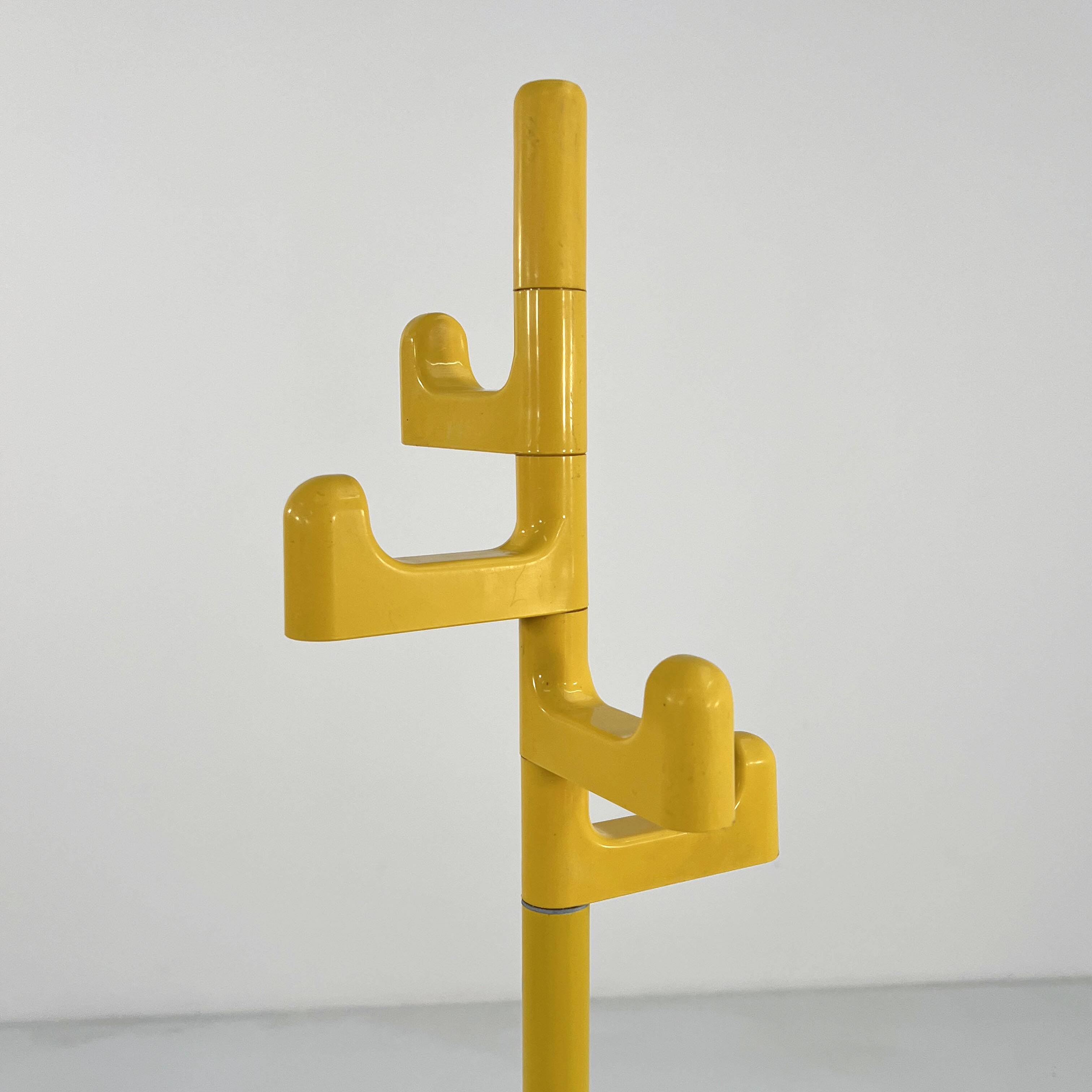 Yellow towel holder by Makio Hasuike for Gedy, 1970s