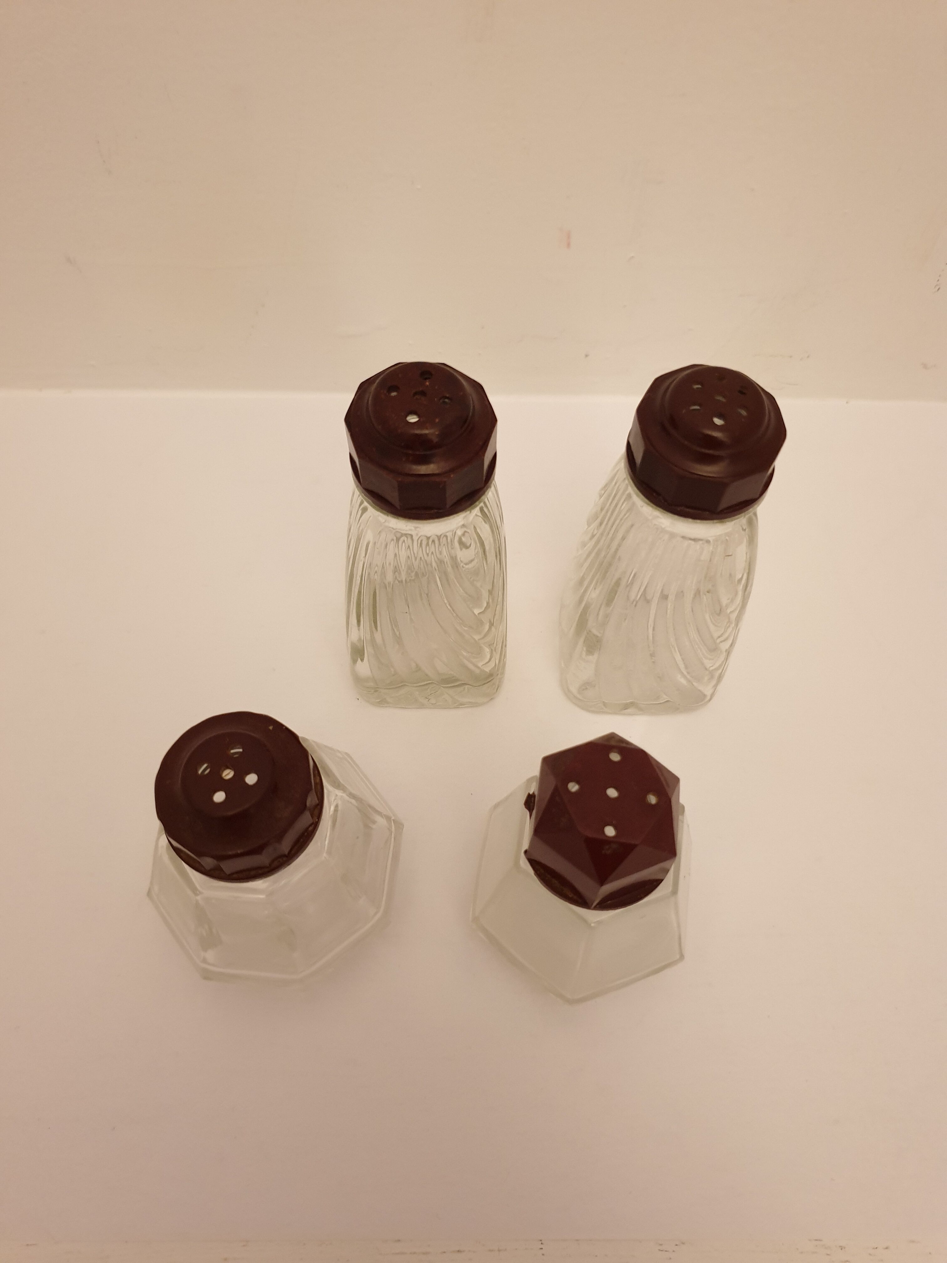 Glass and bakelite art deco salières