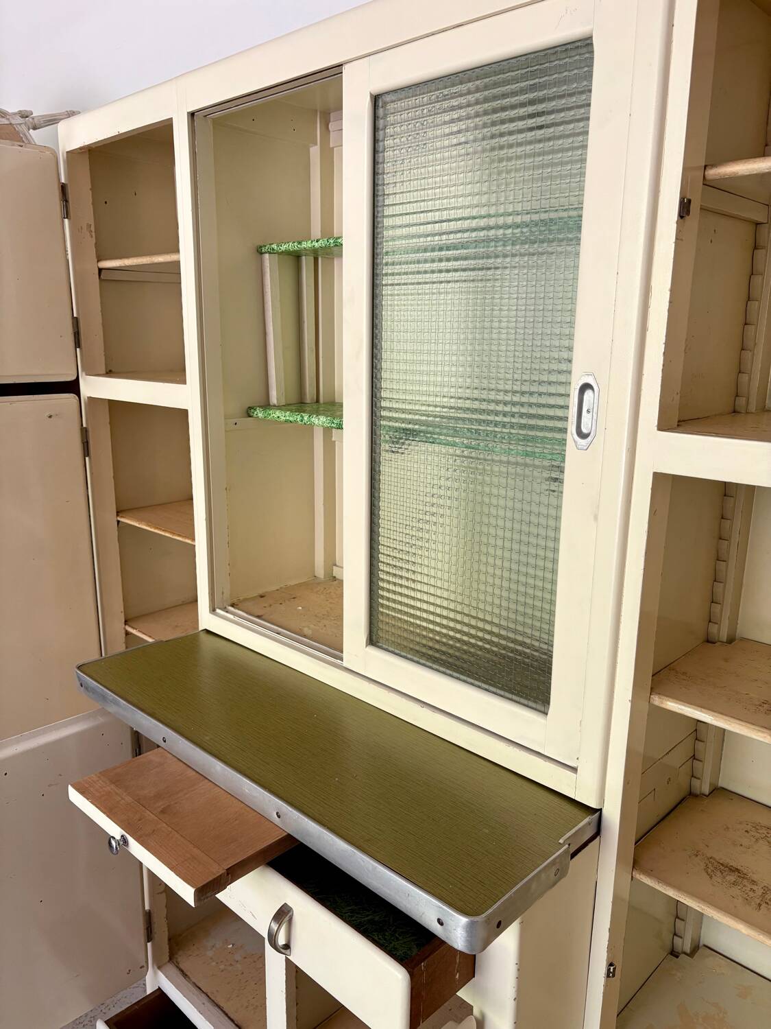 Vintage 1950s painted wooden sideboard – display cabinet, drawers and shelves –