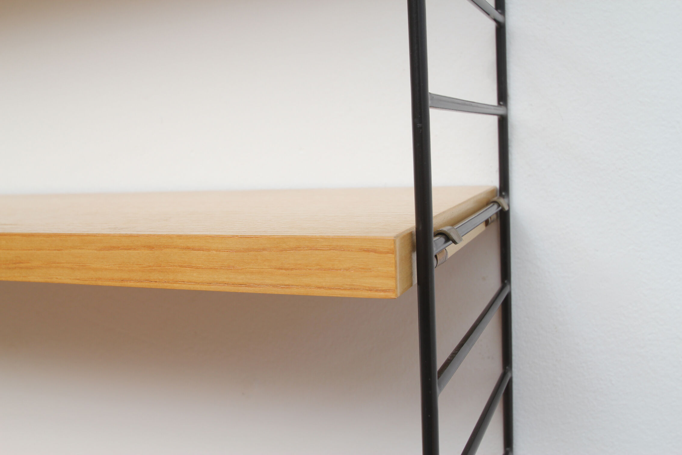 1960s wall unit in ash with 5 shelves, Nisse Strinning