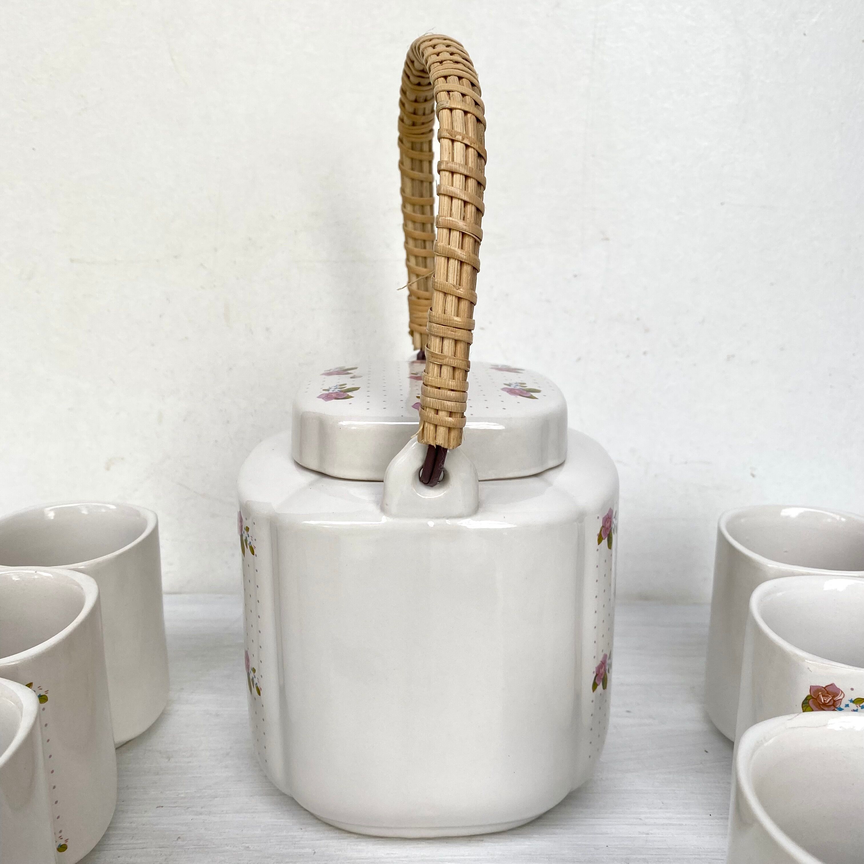 Vintage teapot and cups