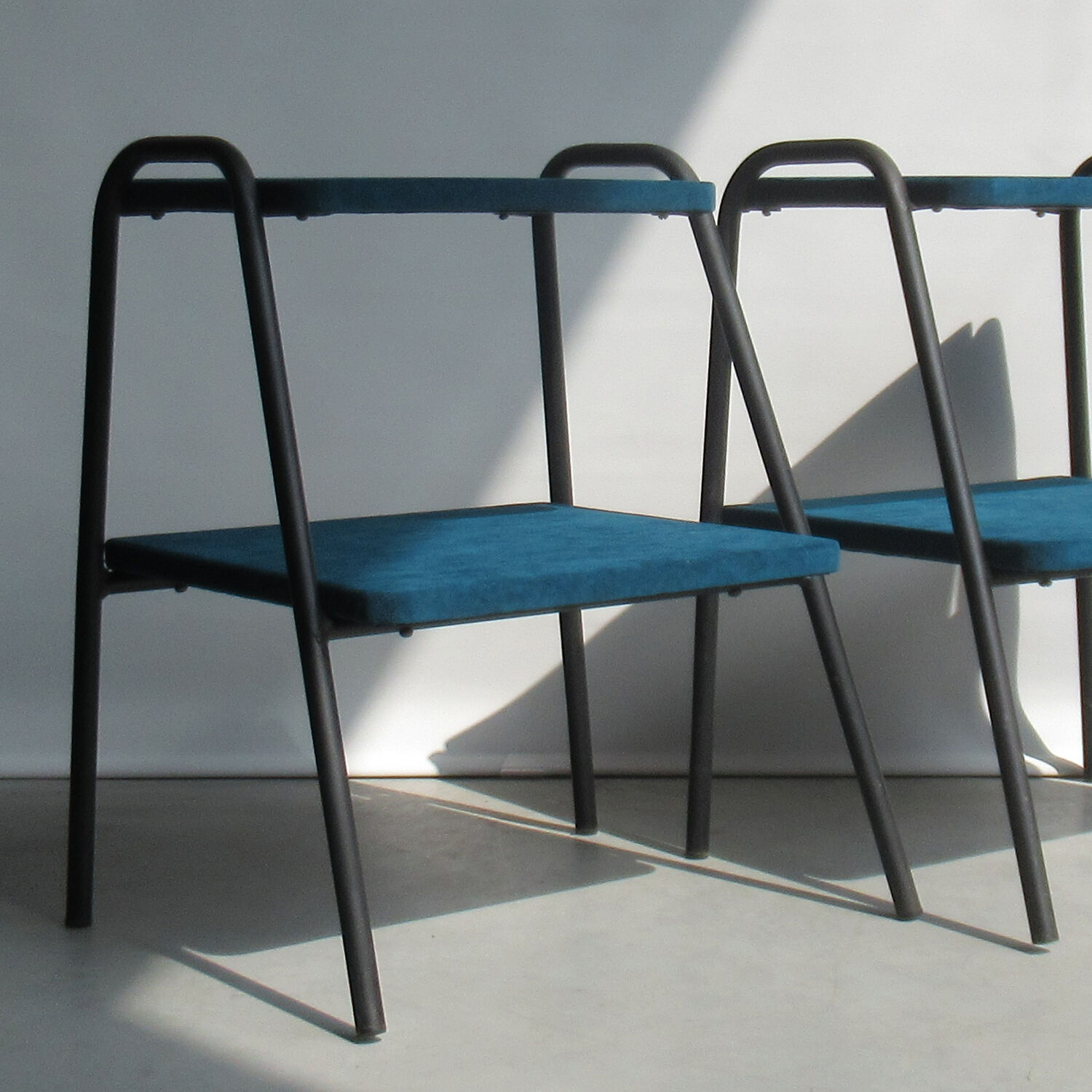 Pair of side tables Pierre Guariche for Meurop 1950