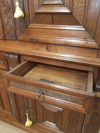 Buffet 4 doors montbeliard XlXeme