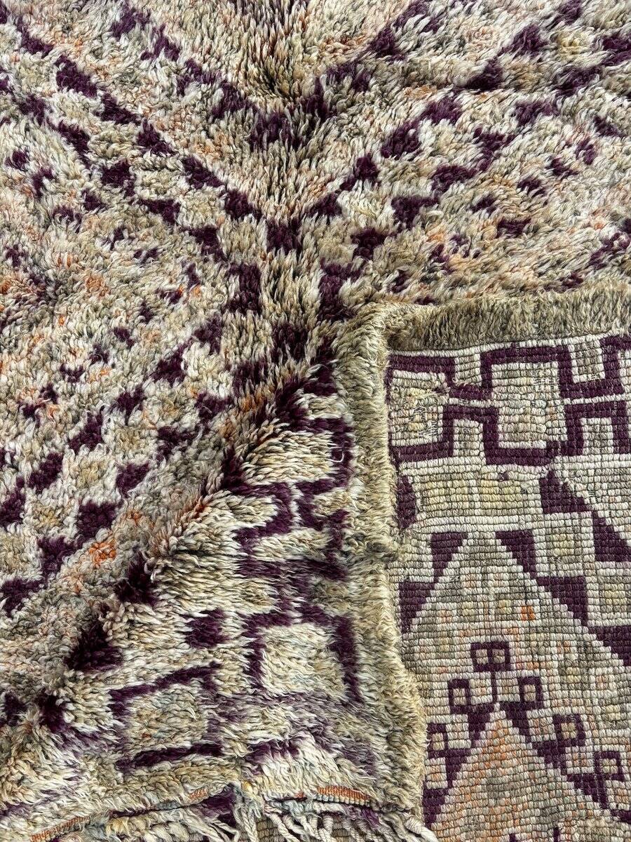 Ancient Berber carpet Beni Ouarain in perfect condition.