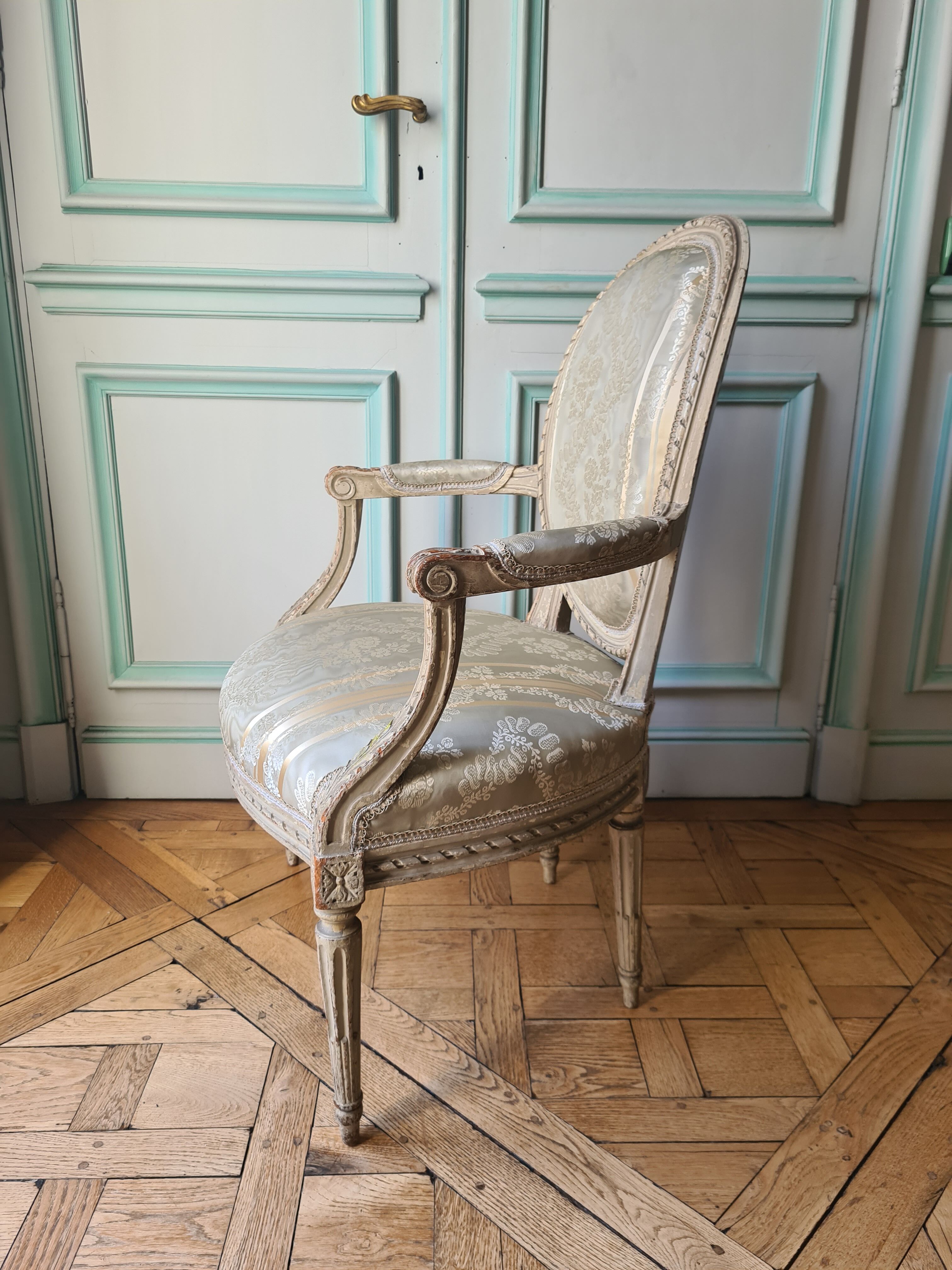 Suite de 6 fauteuils époque Louis XVI , vers 1785