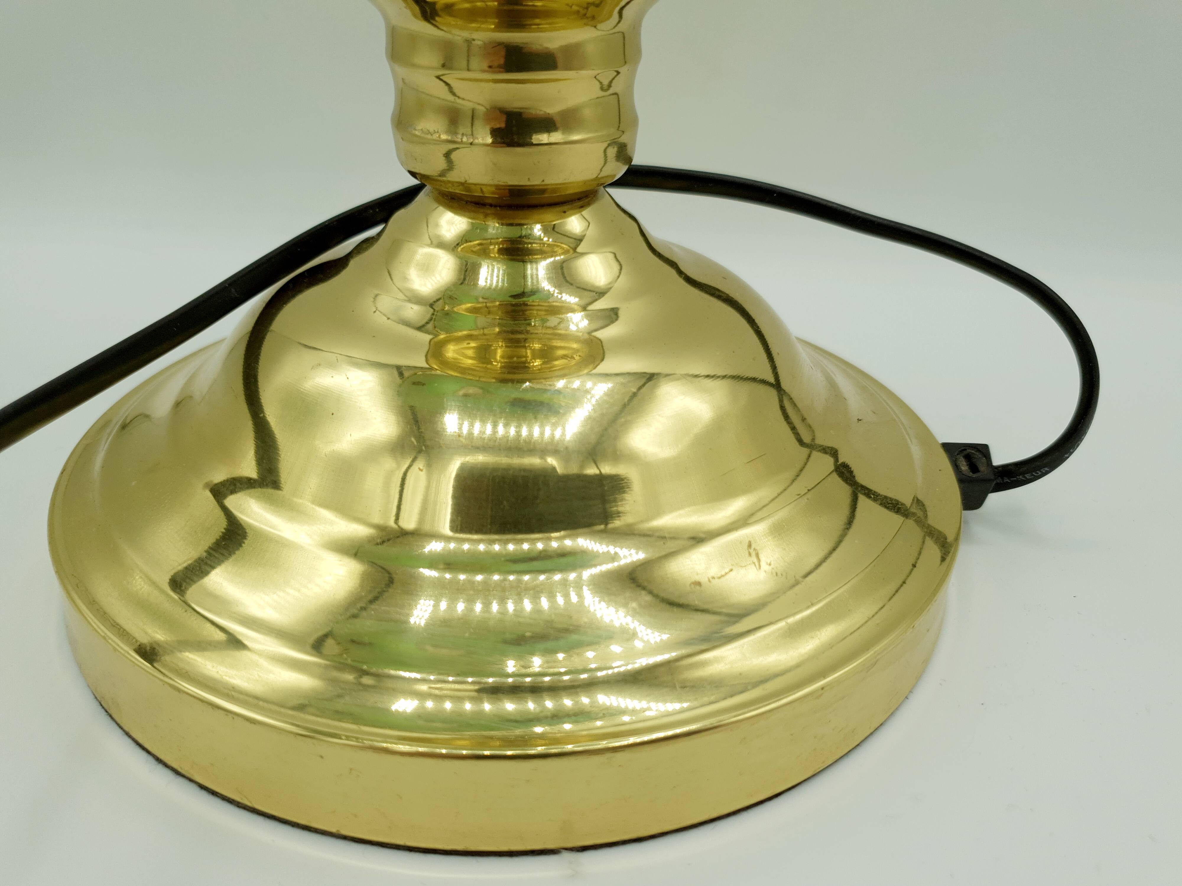 Banker's lamp or chain notary
