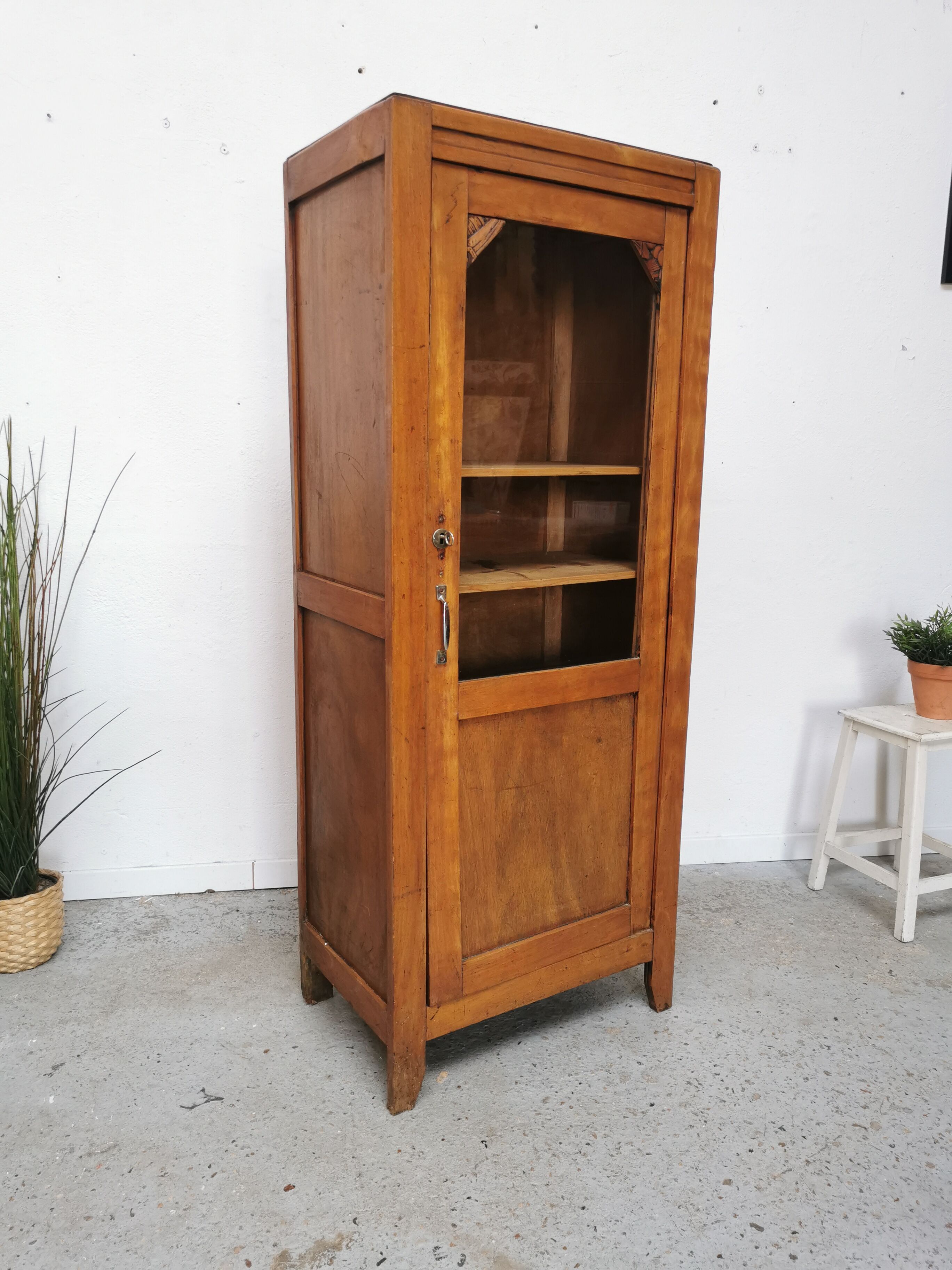 Armoire parisienne vitrée