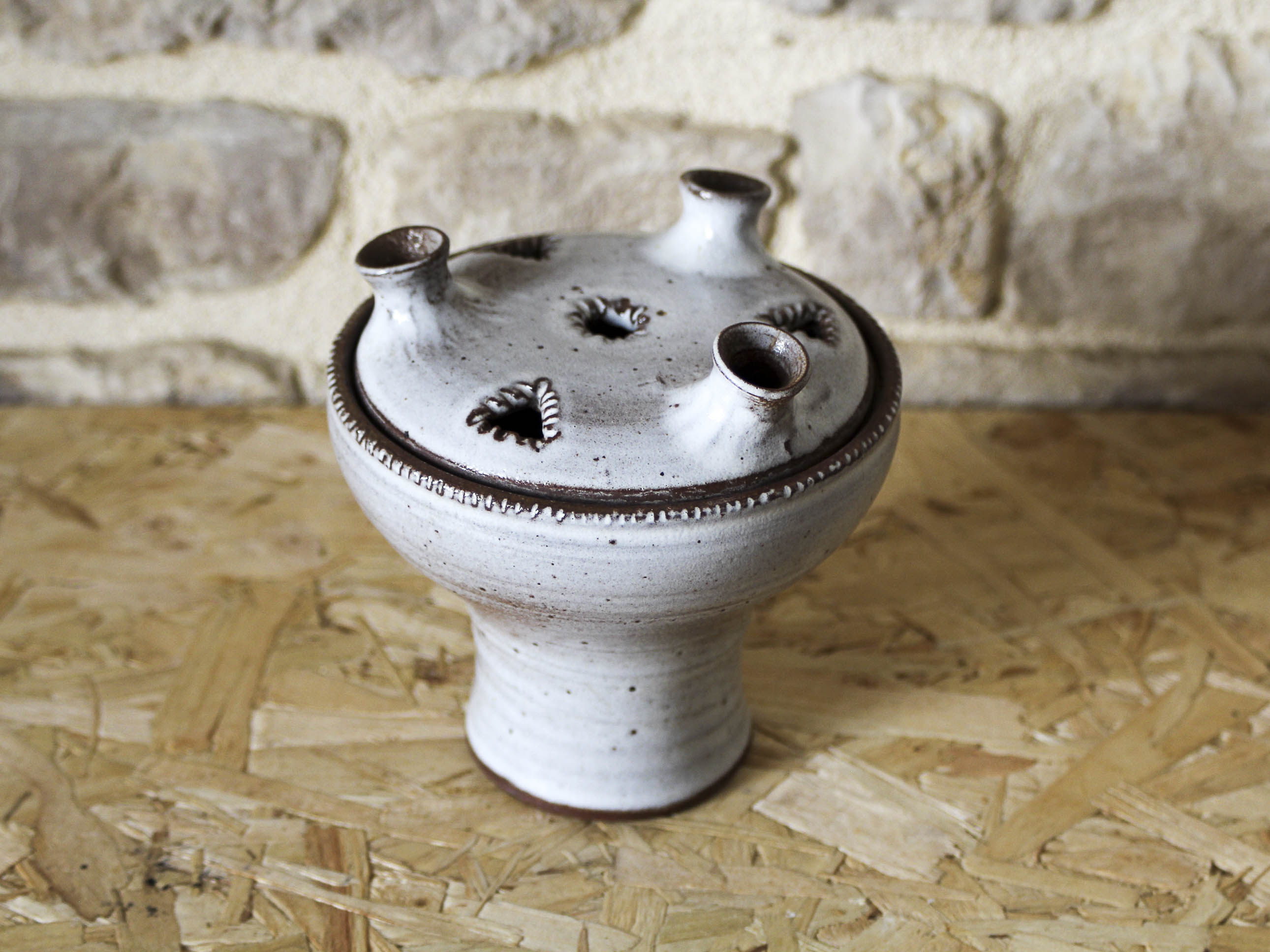 Pique flowers in glazed ceramic Jeanne and Norbert Pierlot