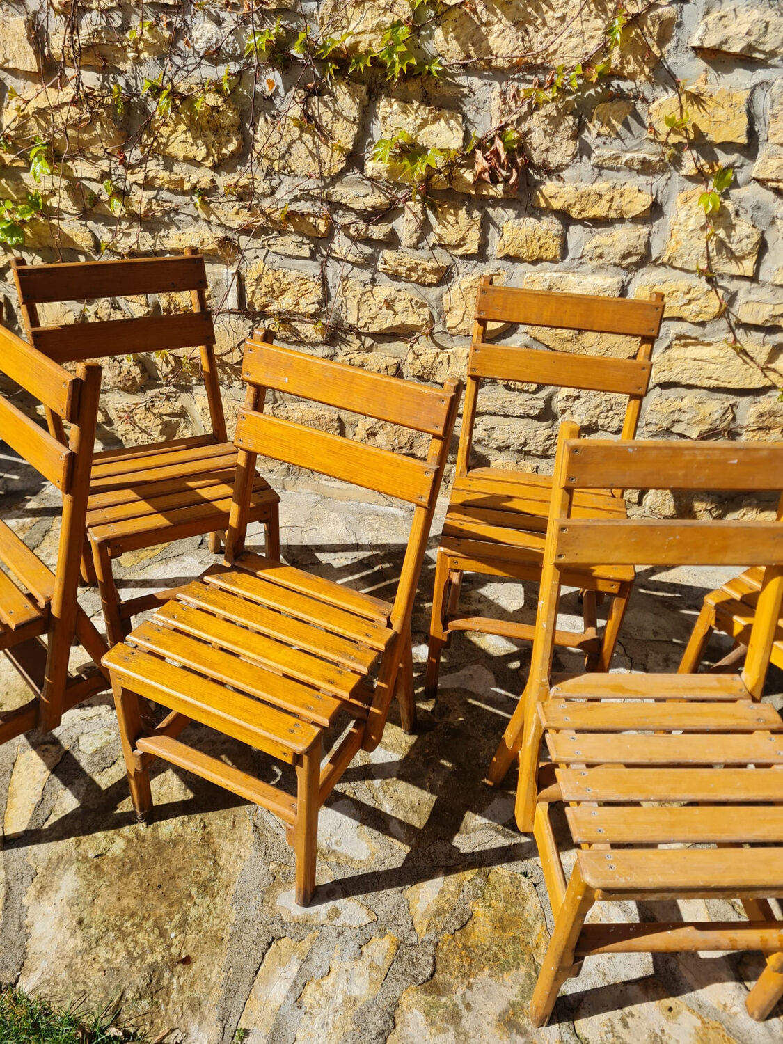 Lot de 7 chaises en bois