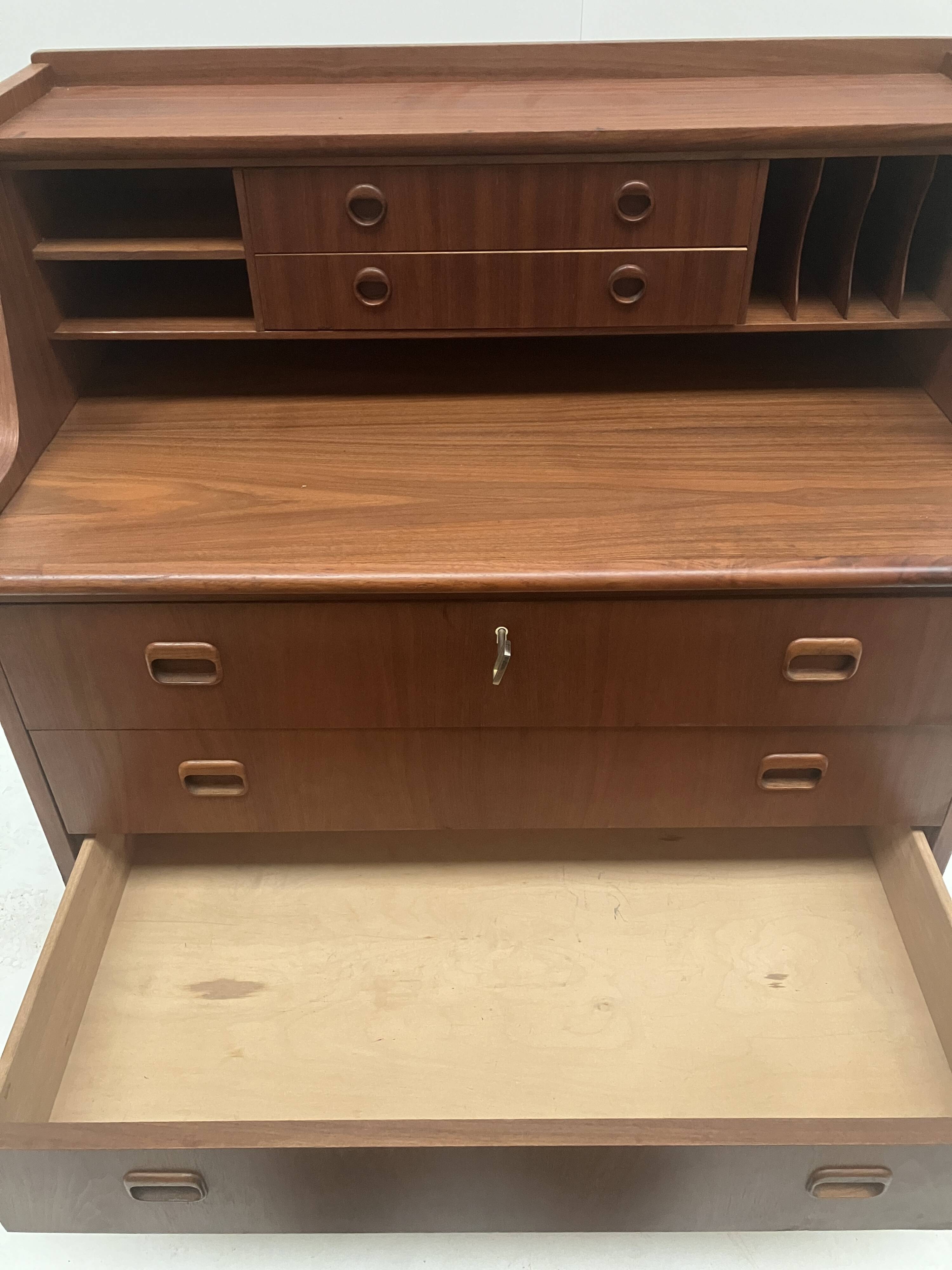 Vintage secretary desk by Musterring, made in the 1960s.