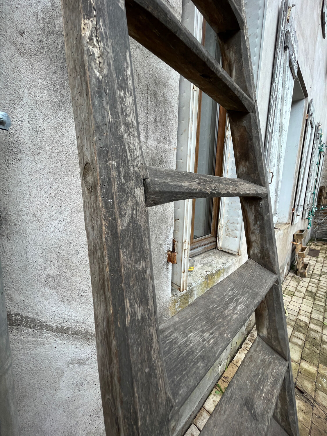 Scale raw wood