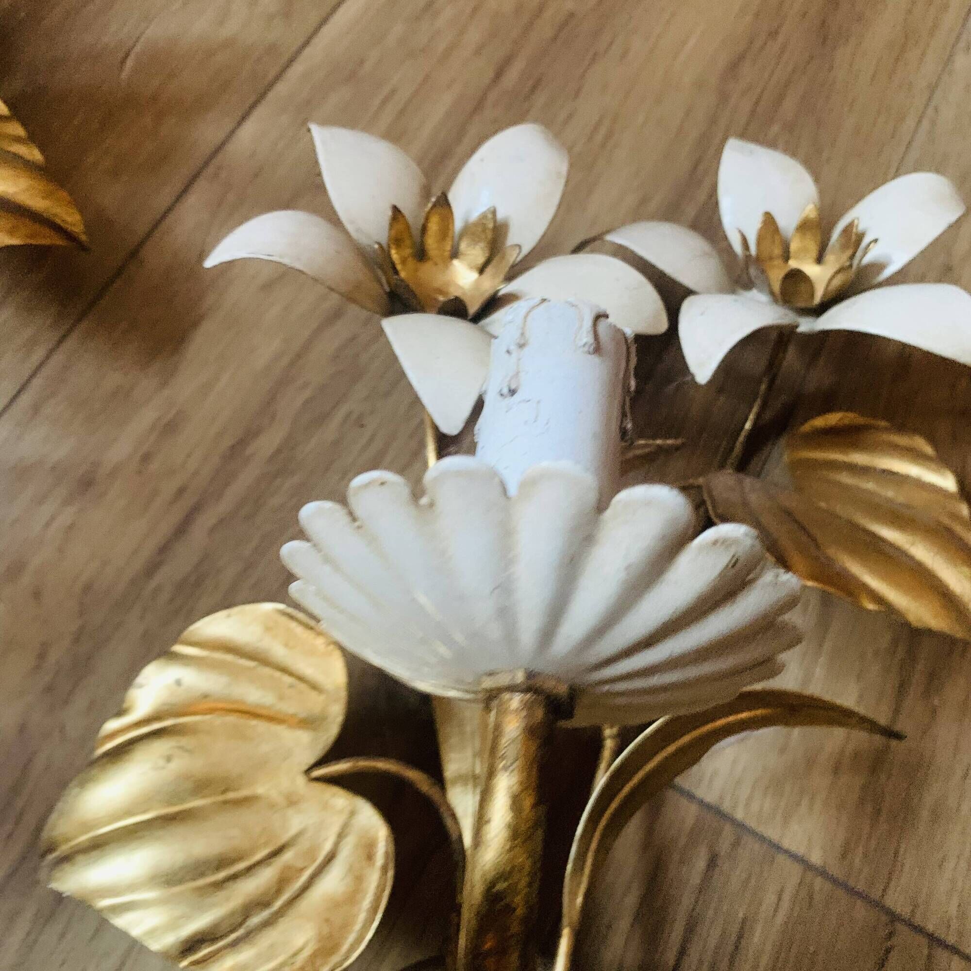 Pair of vintage Florentine wall lights in gilded metal – 1960s