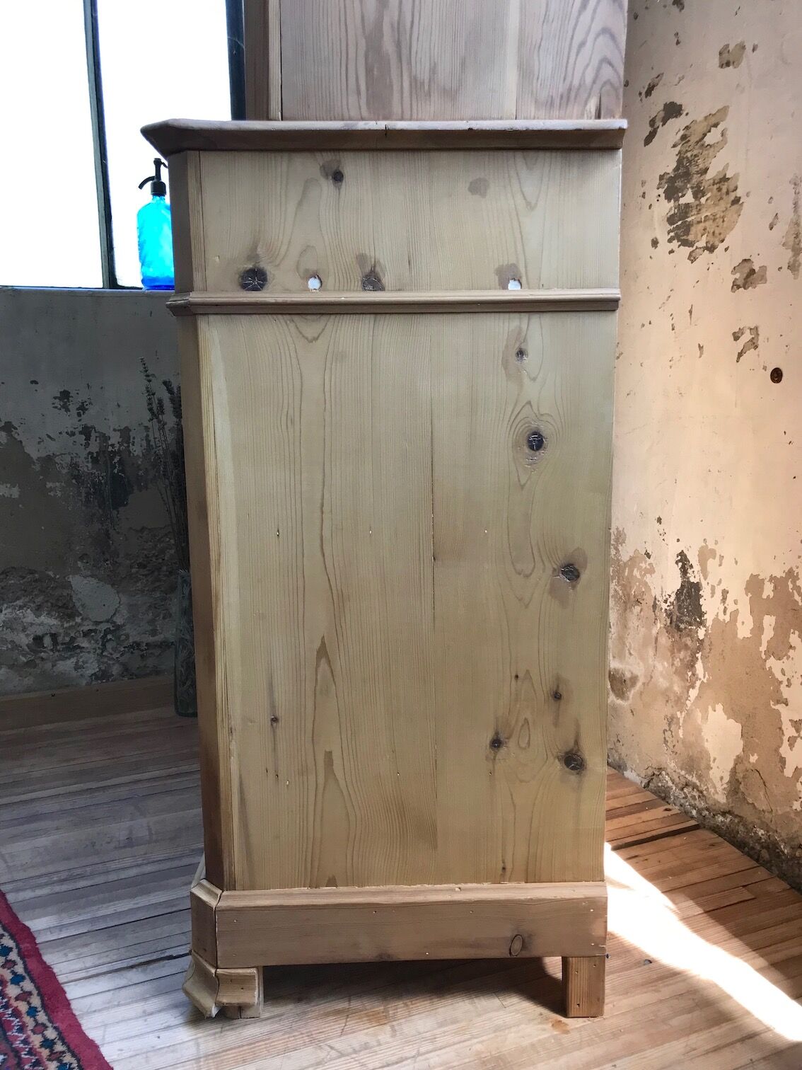 Buffet two bodies in raw pine