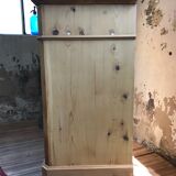 Buffet two bodies in raw pine