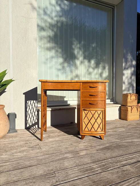 Vintage rattan hairdresser