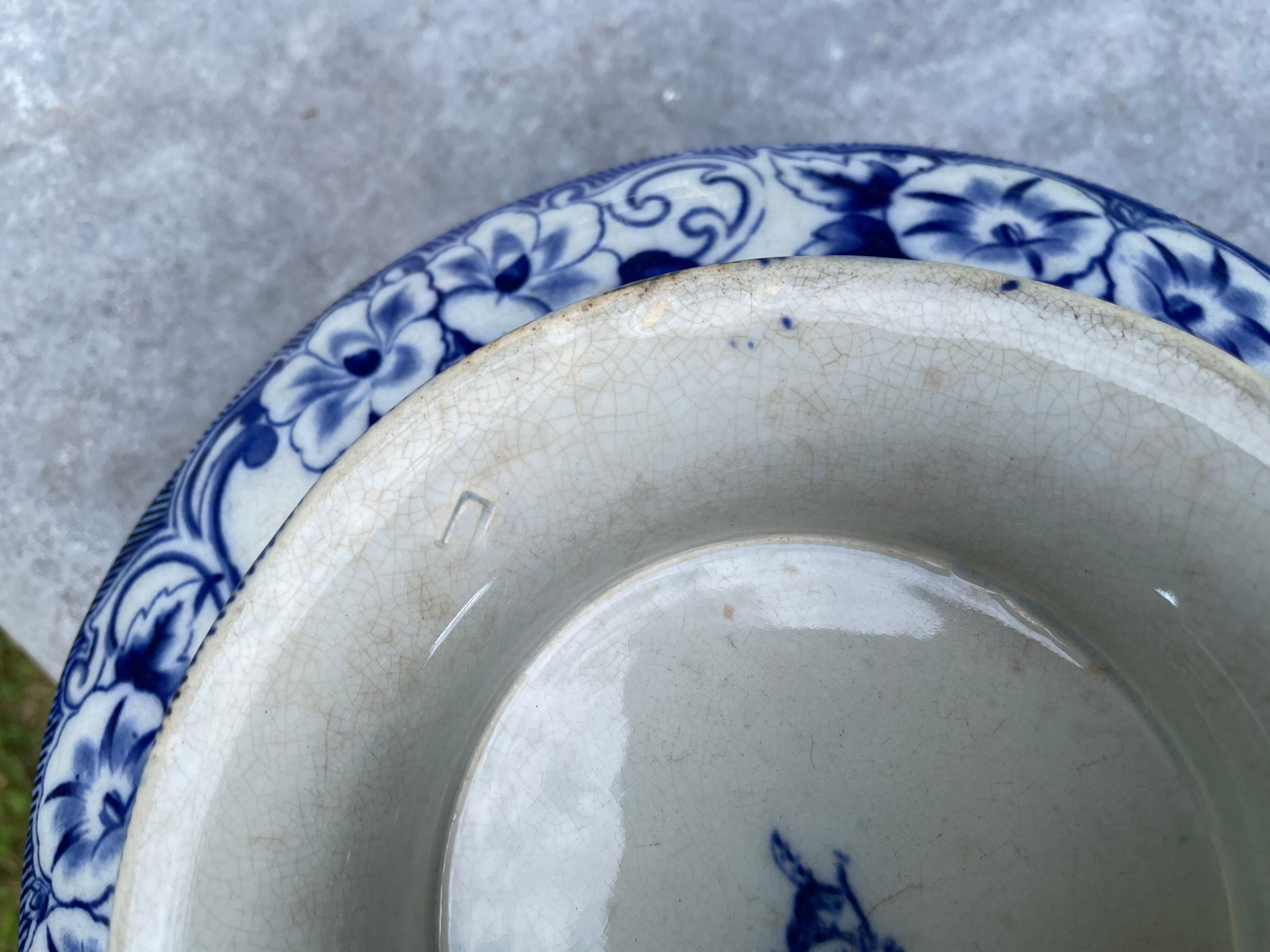 Plate with peedouche Creil & Montereau model Flora liseron