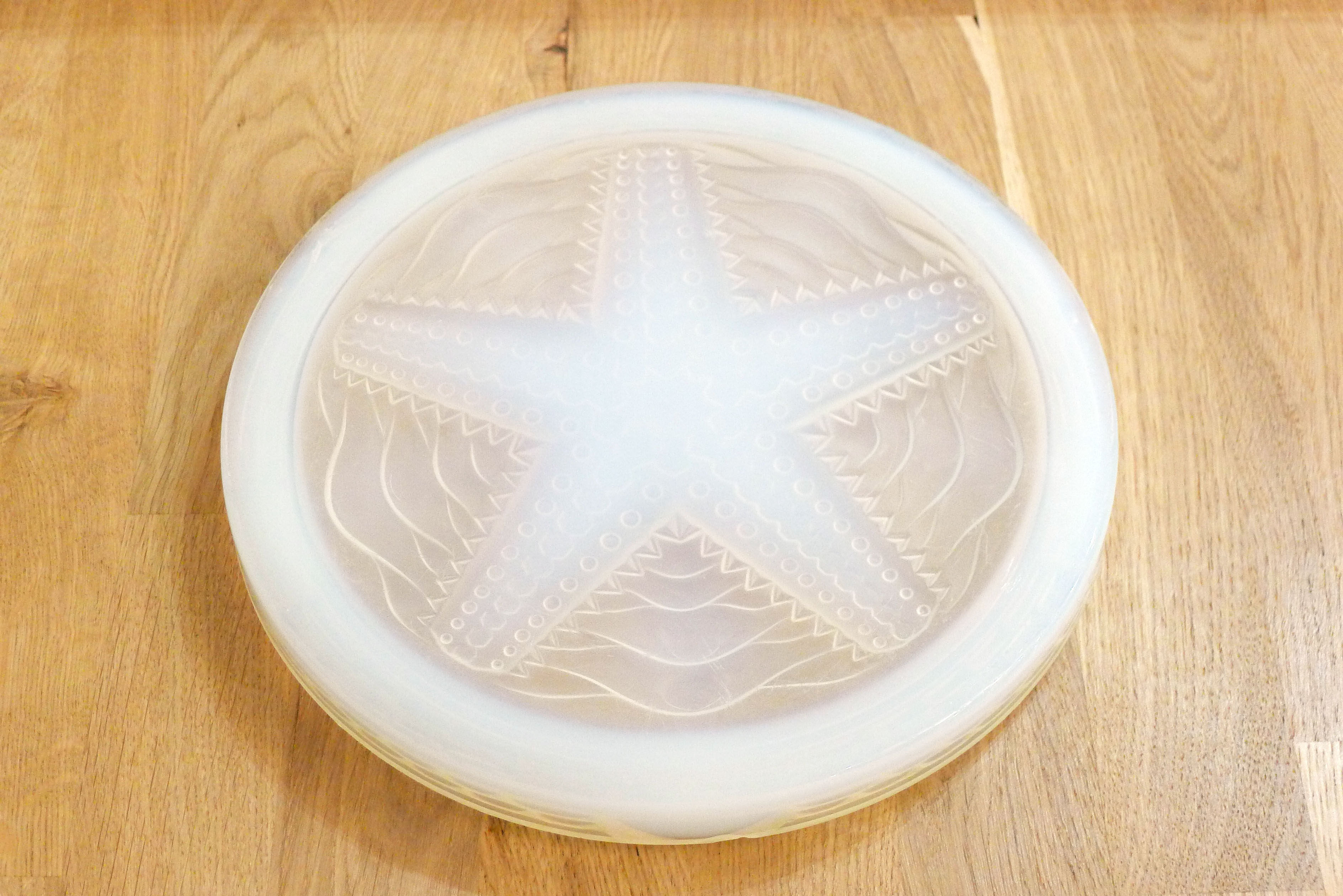 Opalescent sea star table mat