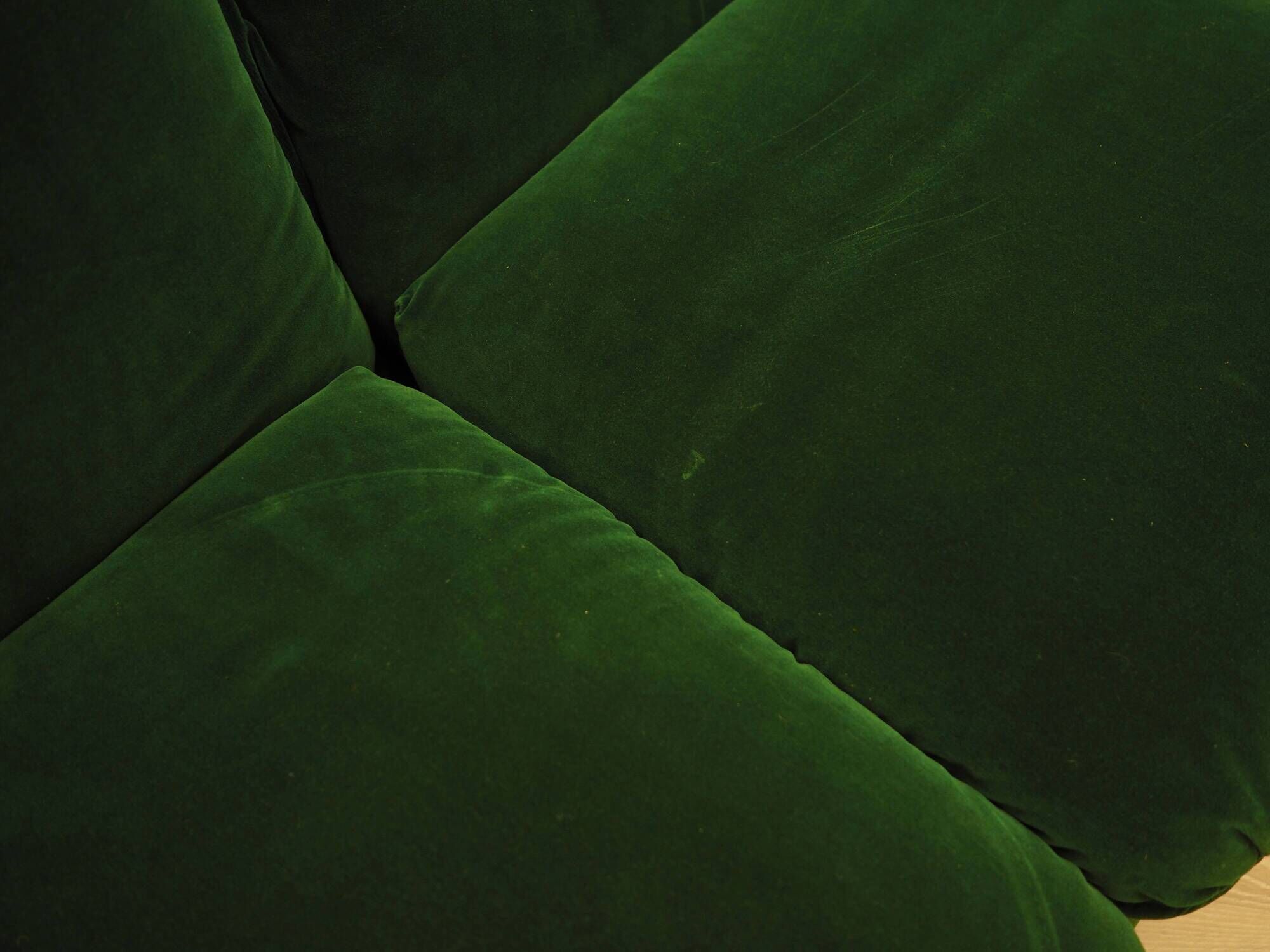 Green velour sofa, Italian design, 1970s, manufacturer: Busnelli, designer