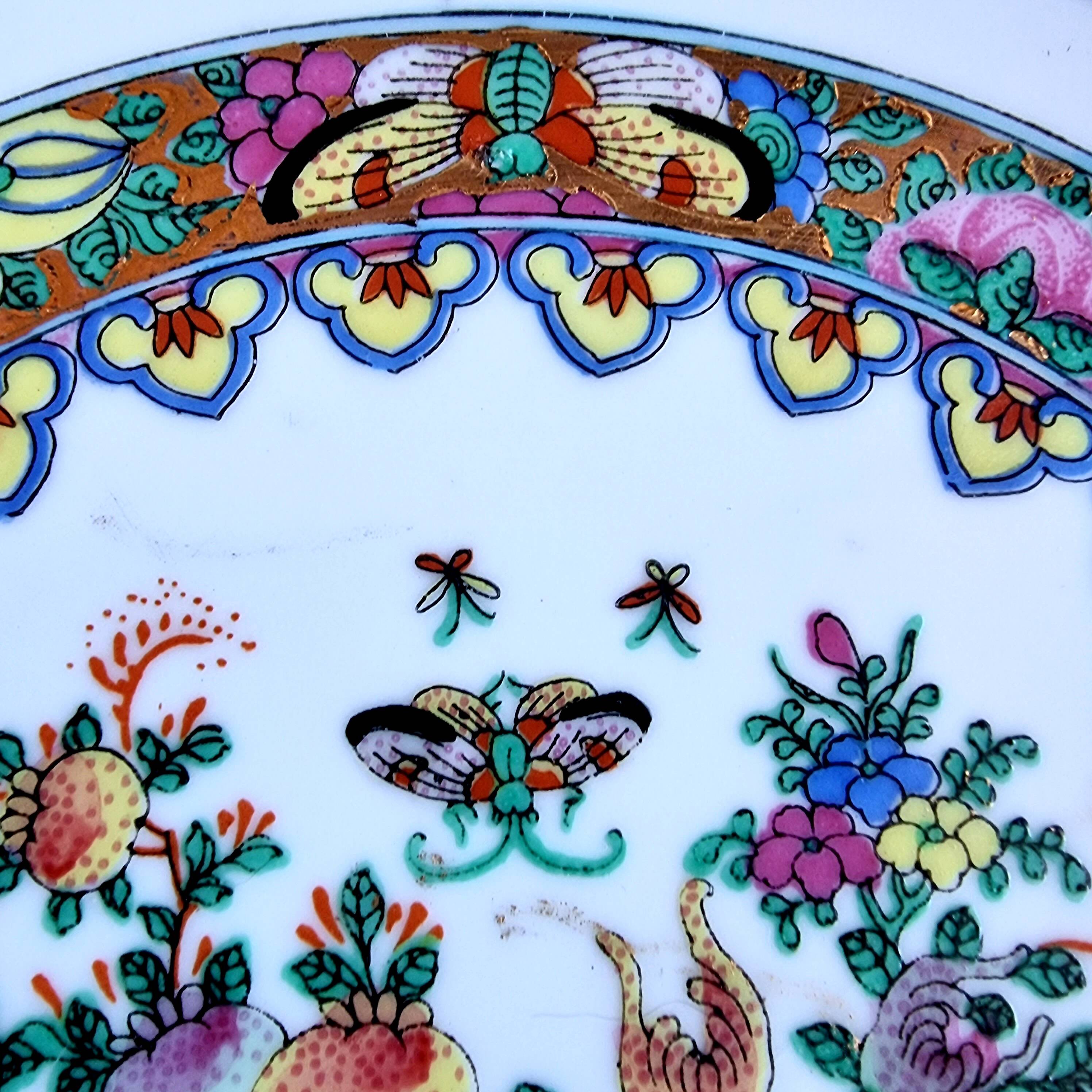 2 hand-painted Chinese plates from the early 20th century famille rose in perfect condition