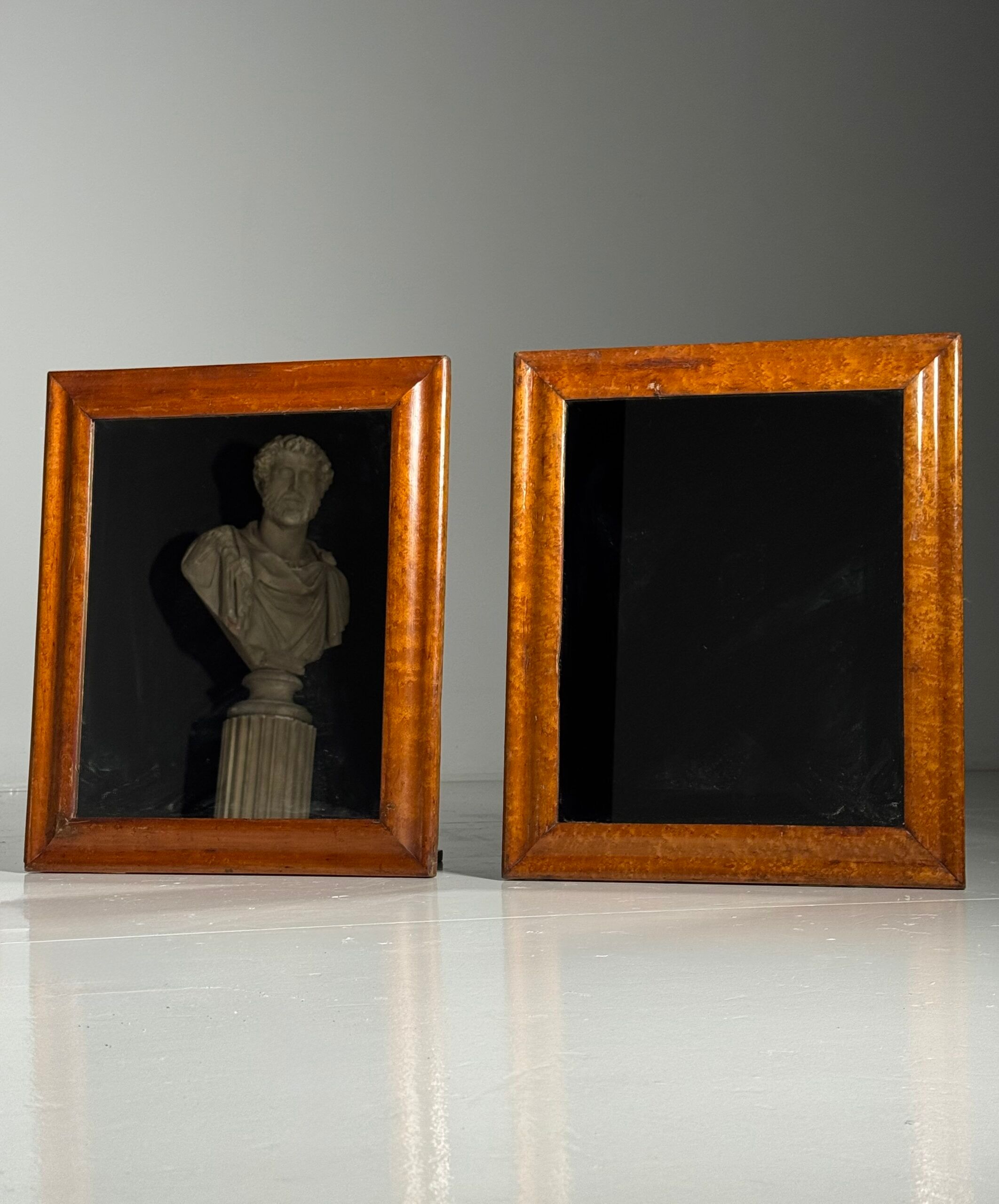 Set of 2 mirrors