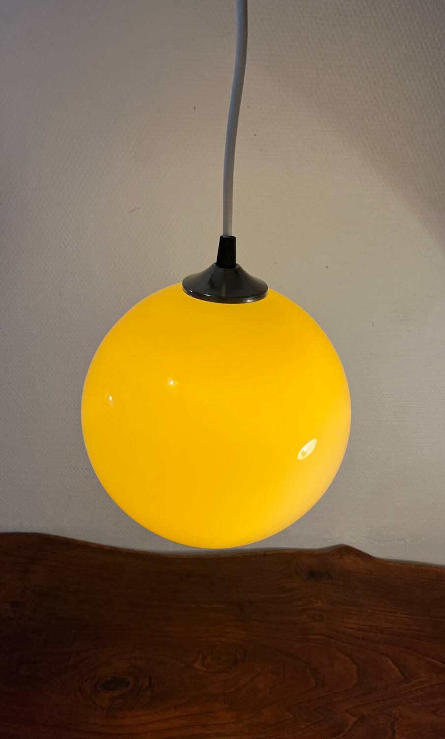 Opaline globe suspension from the 80s
