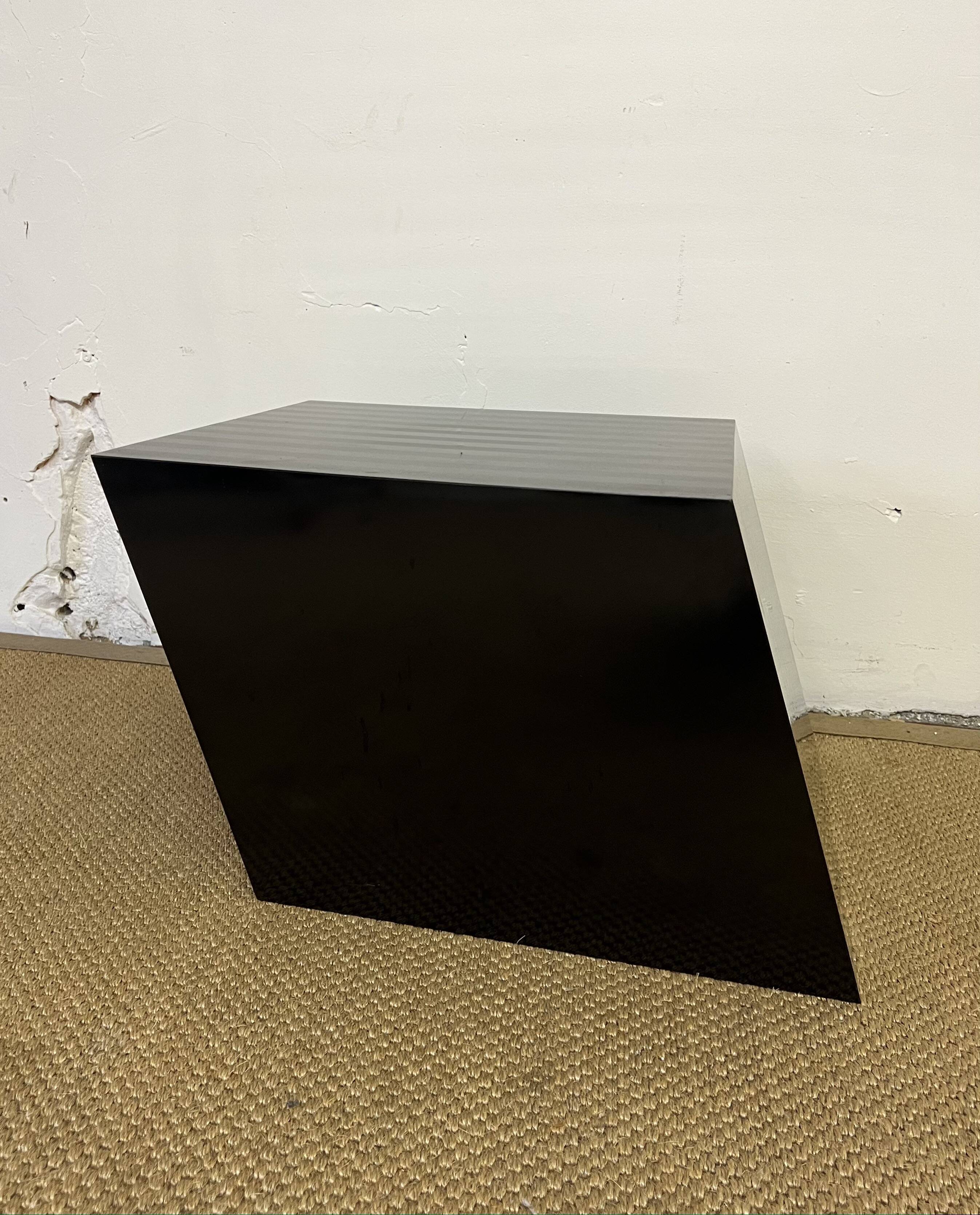 Bout de canapé trapézoïdal