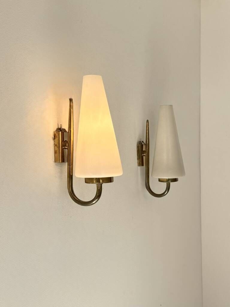 Pair of vintage wall lights in glass, brass, and opaline, Italy, 1970.