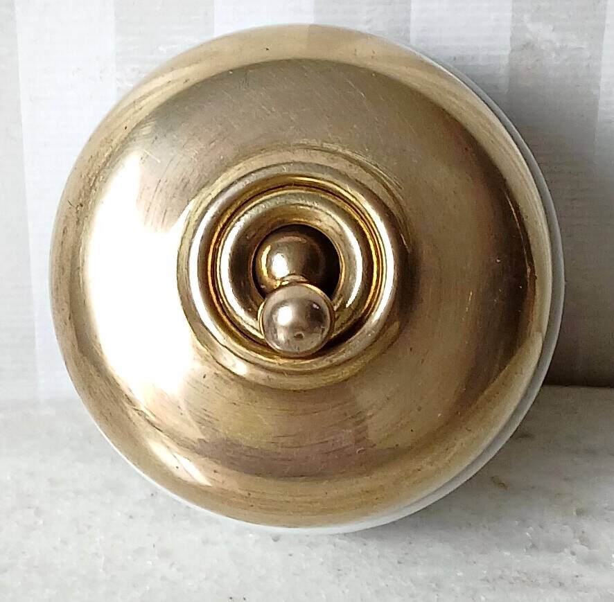 “Lux” porcelain & gold-plated brass switch
