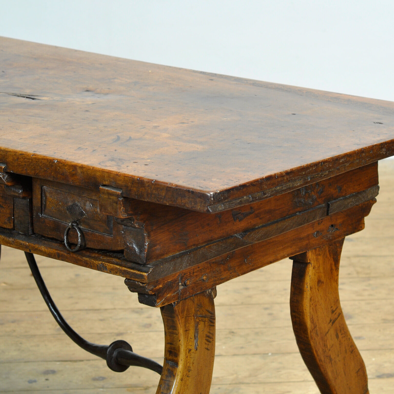 17th-century Spanish walnut table