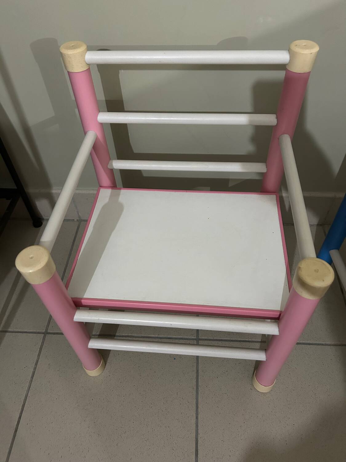 Set of 2 small vintage children's chairs